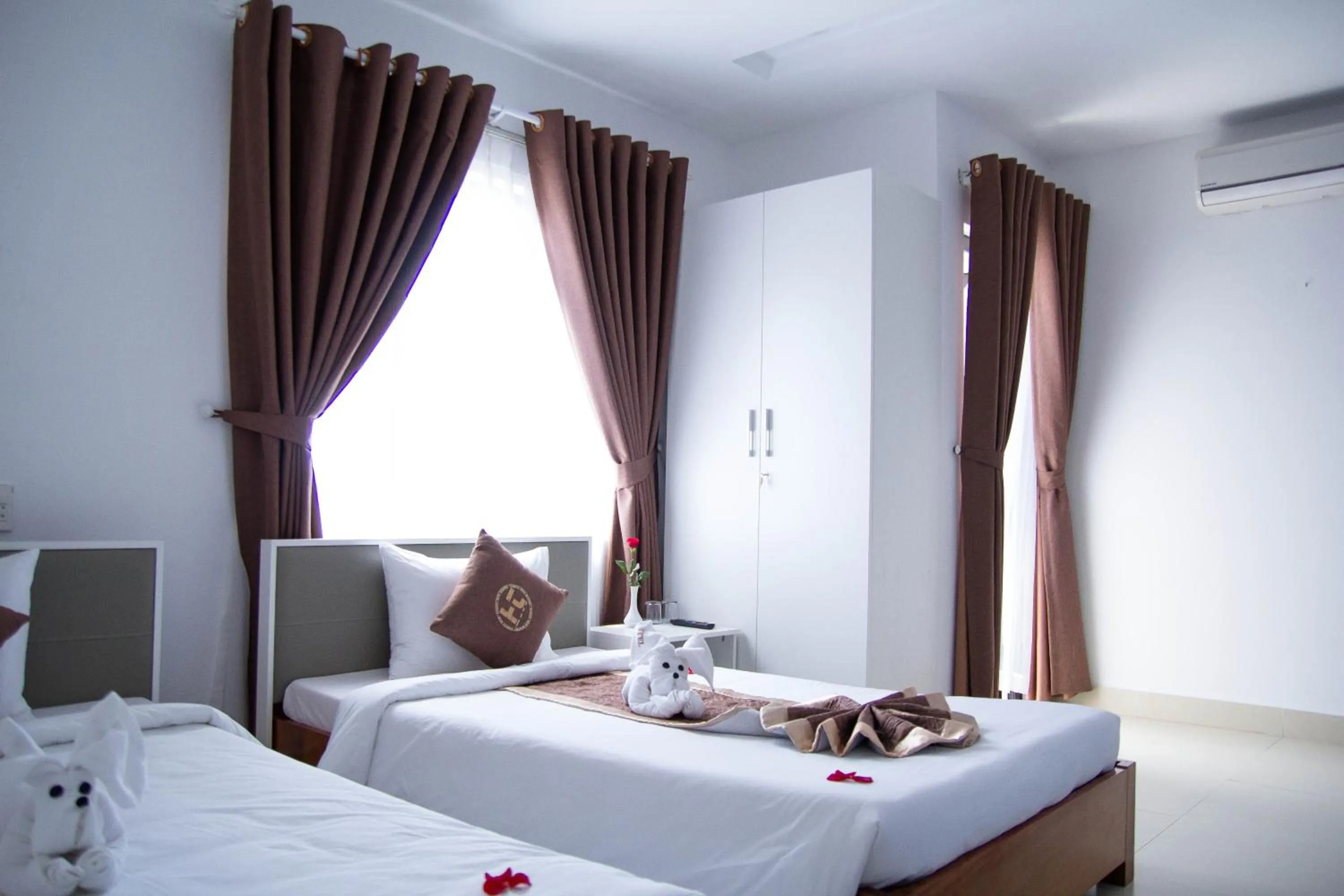 Bed in Poetic Hue Hotel & Spa