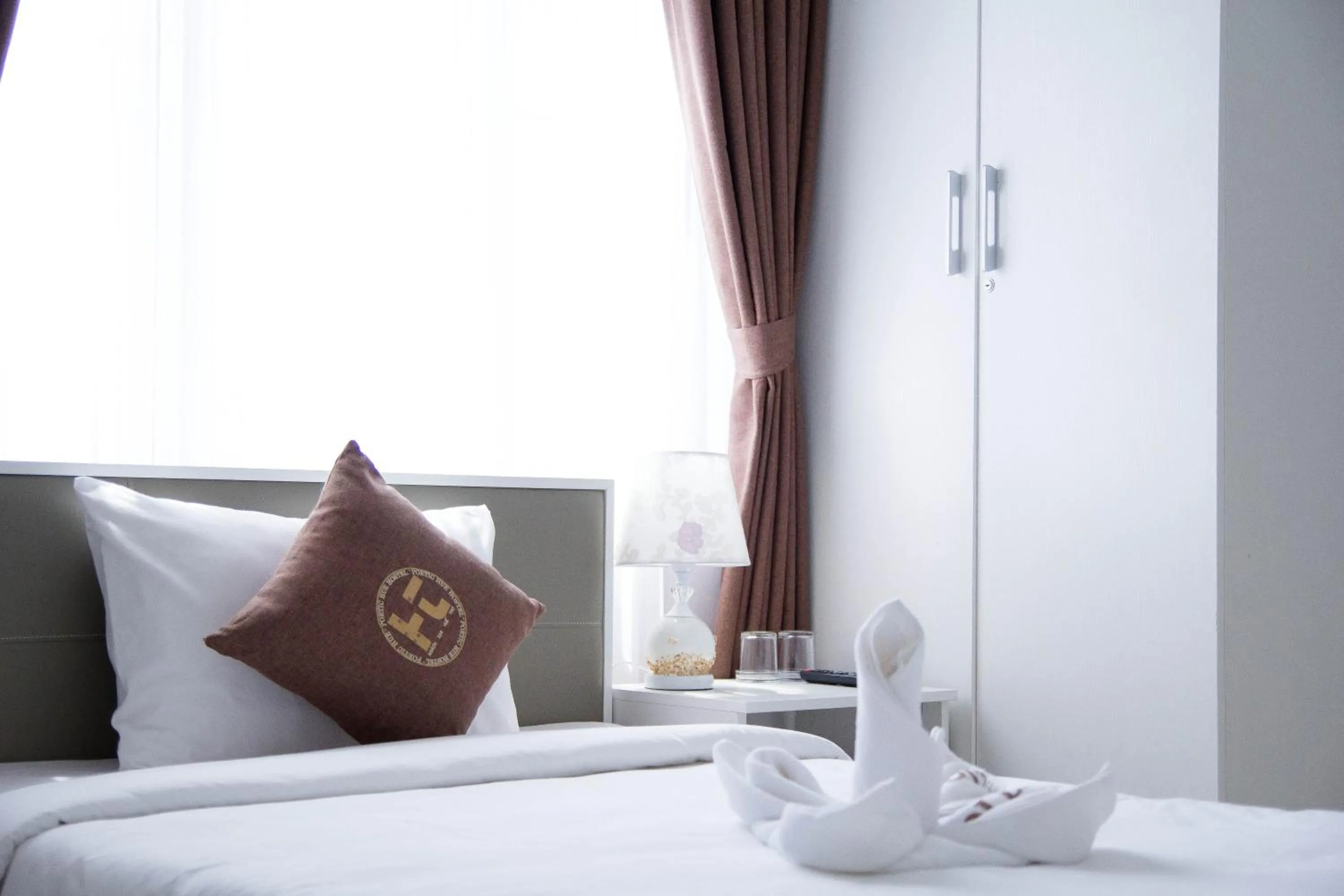 Bed in Poetic Hue Hotel & Spa