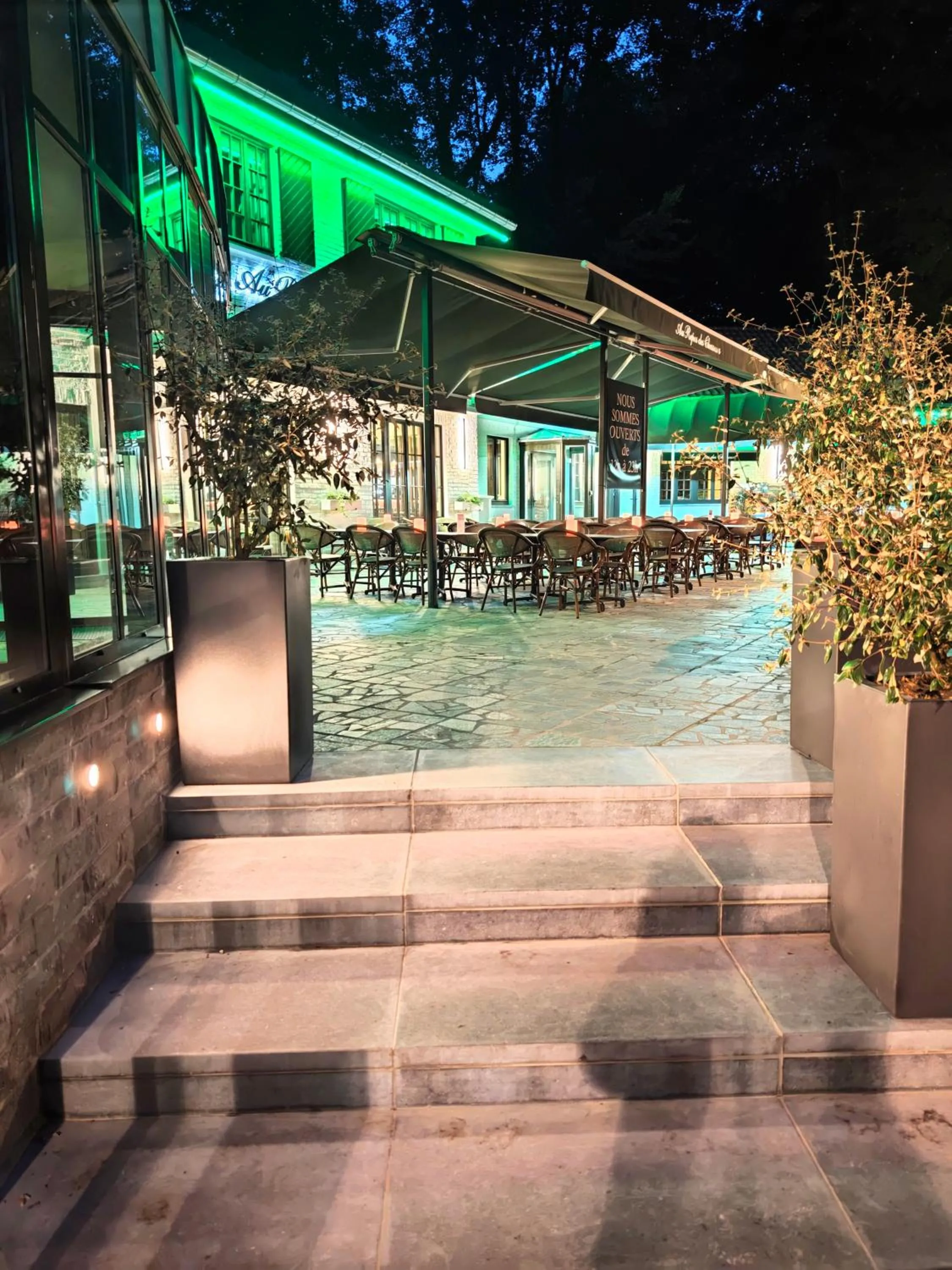 Patio in Hotel Au Repos Des Chasseurs