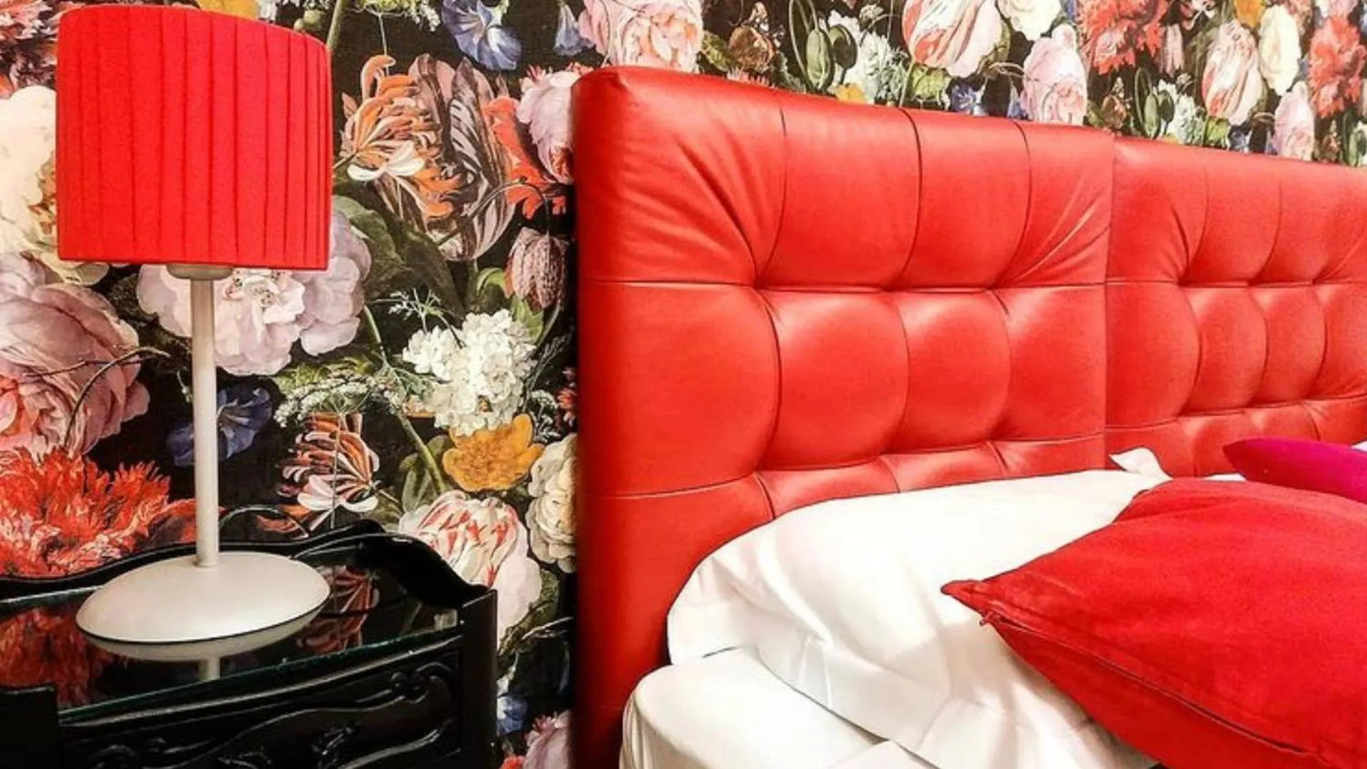 Decorative detail, Bed in Persia Collection Trevi