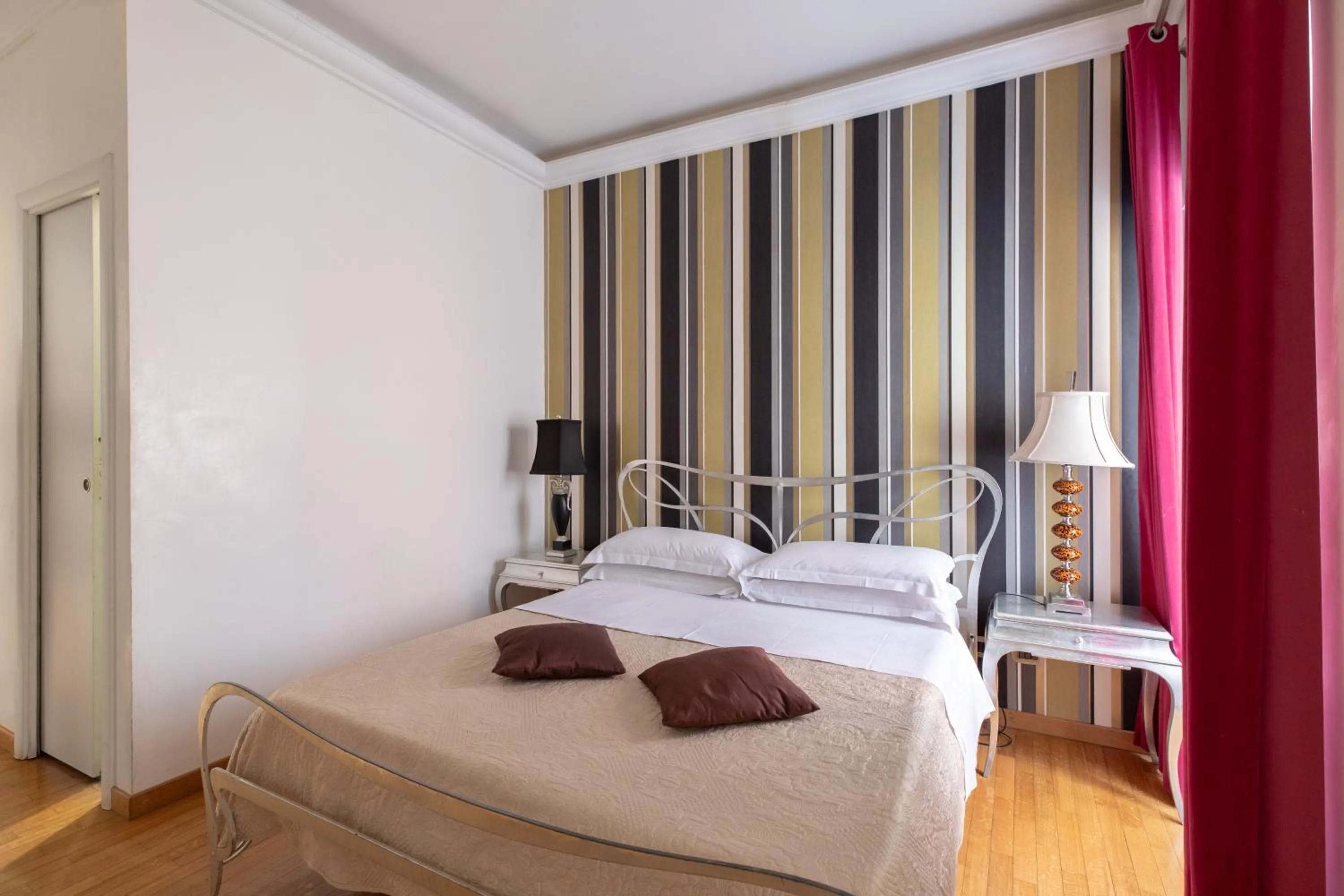 Bed in Persia Collection Trevi