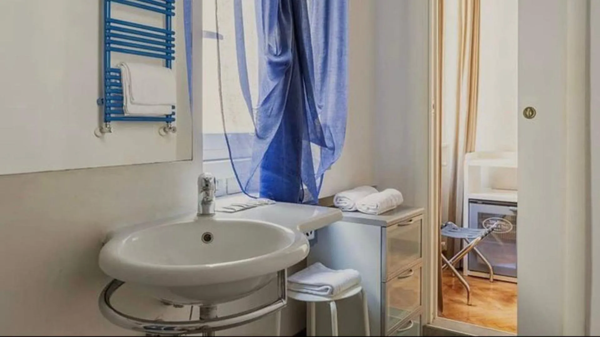 Bathroom in Persia Collection Trevi