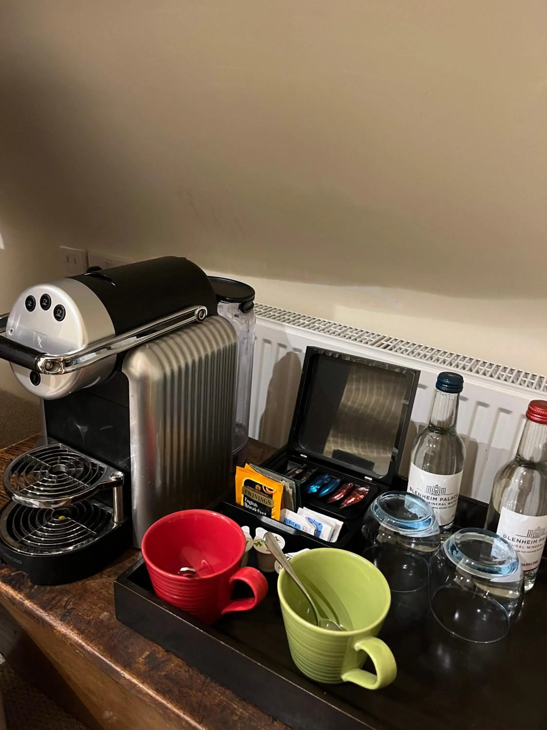 Coffee/tea facilities in Cat and Custard Pot Inn