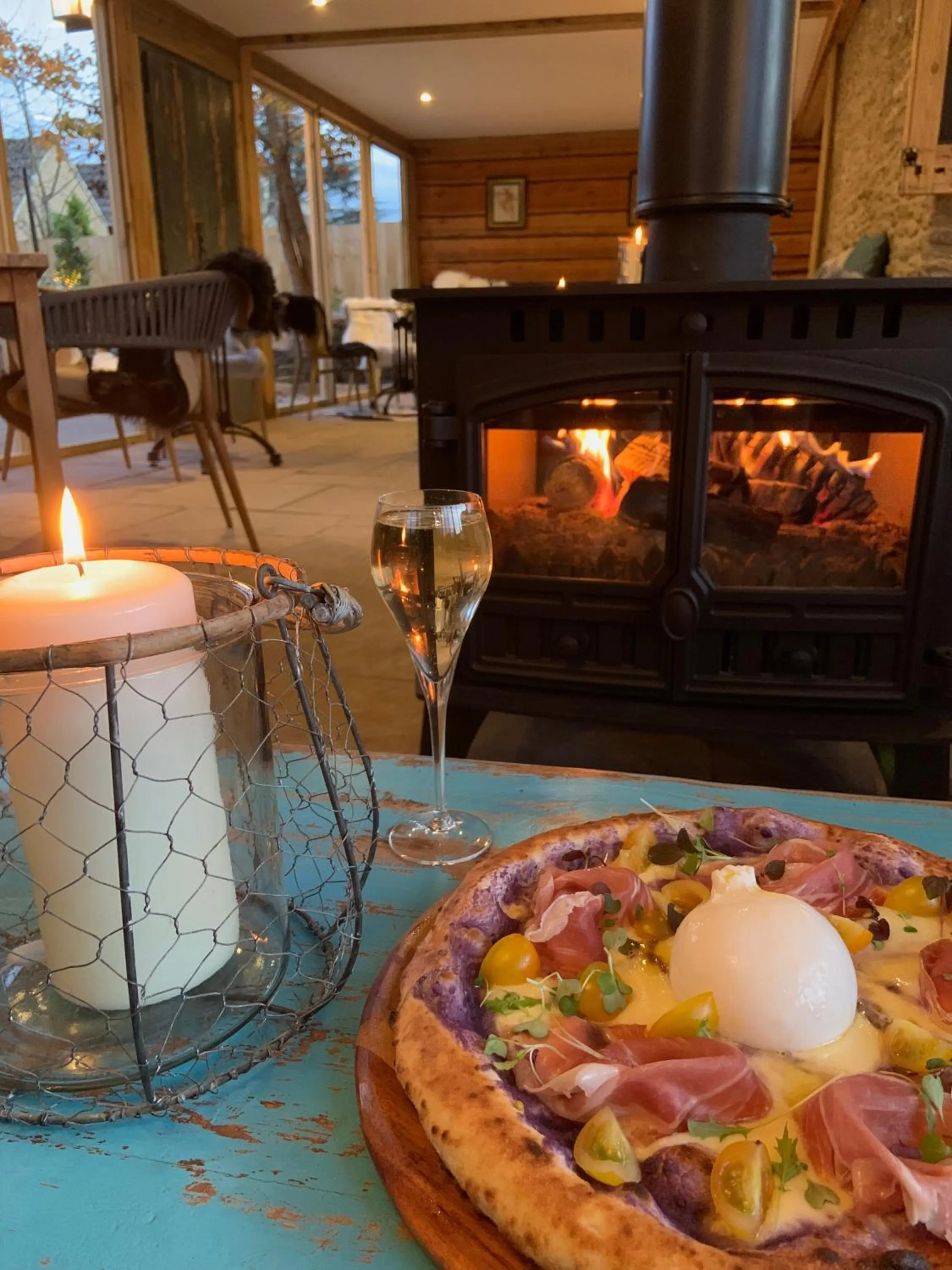 Restaurant/places to eat in Cat and Custard Pot Inn