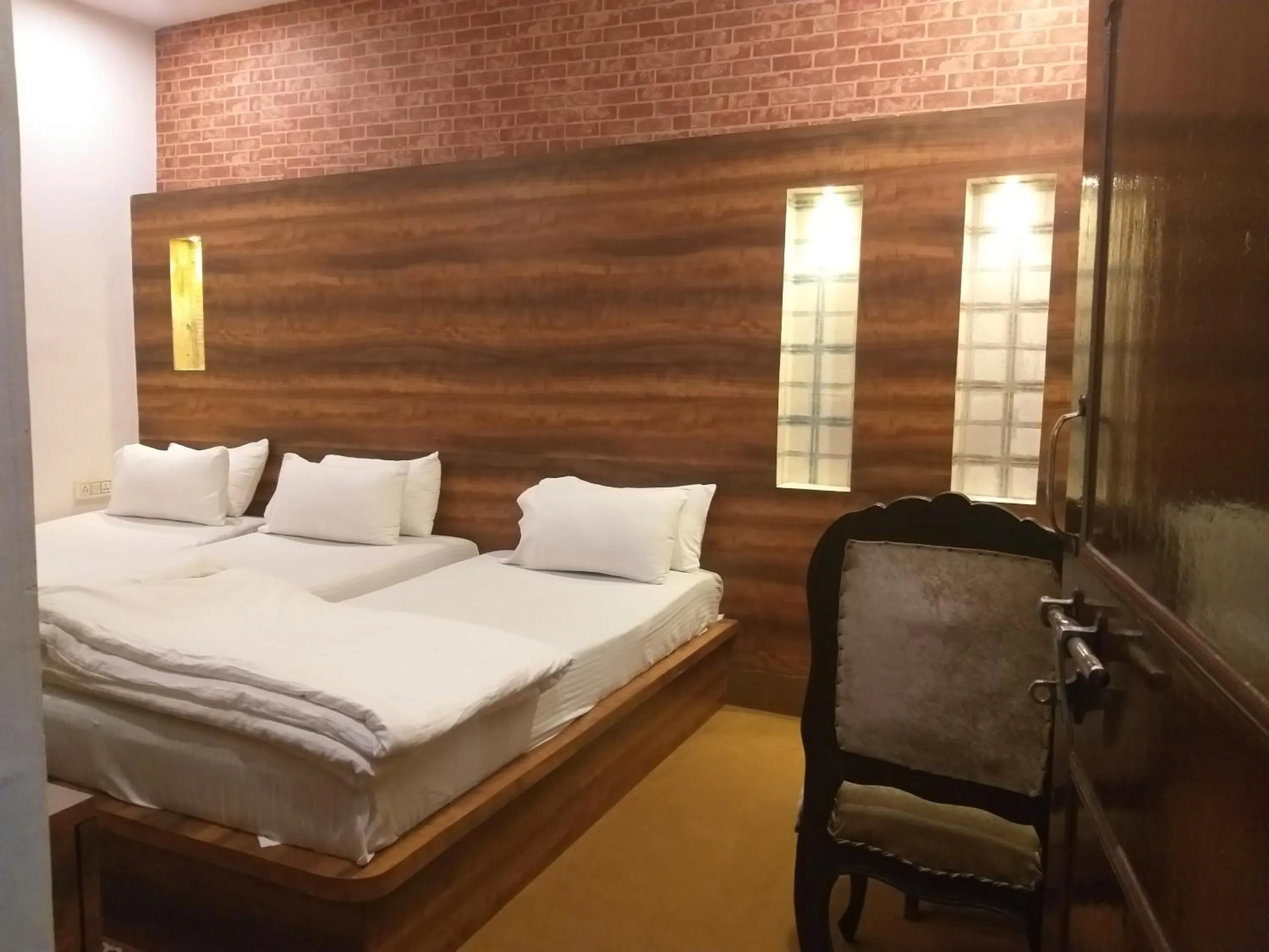 Dwivedi Hotels Hotel Elena