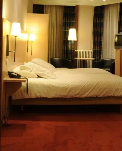 Bed in Hotel Escapade