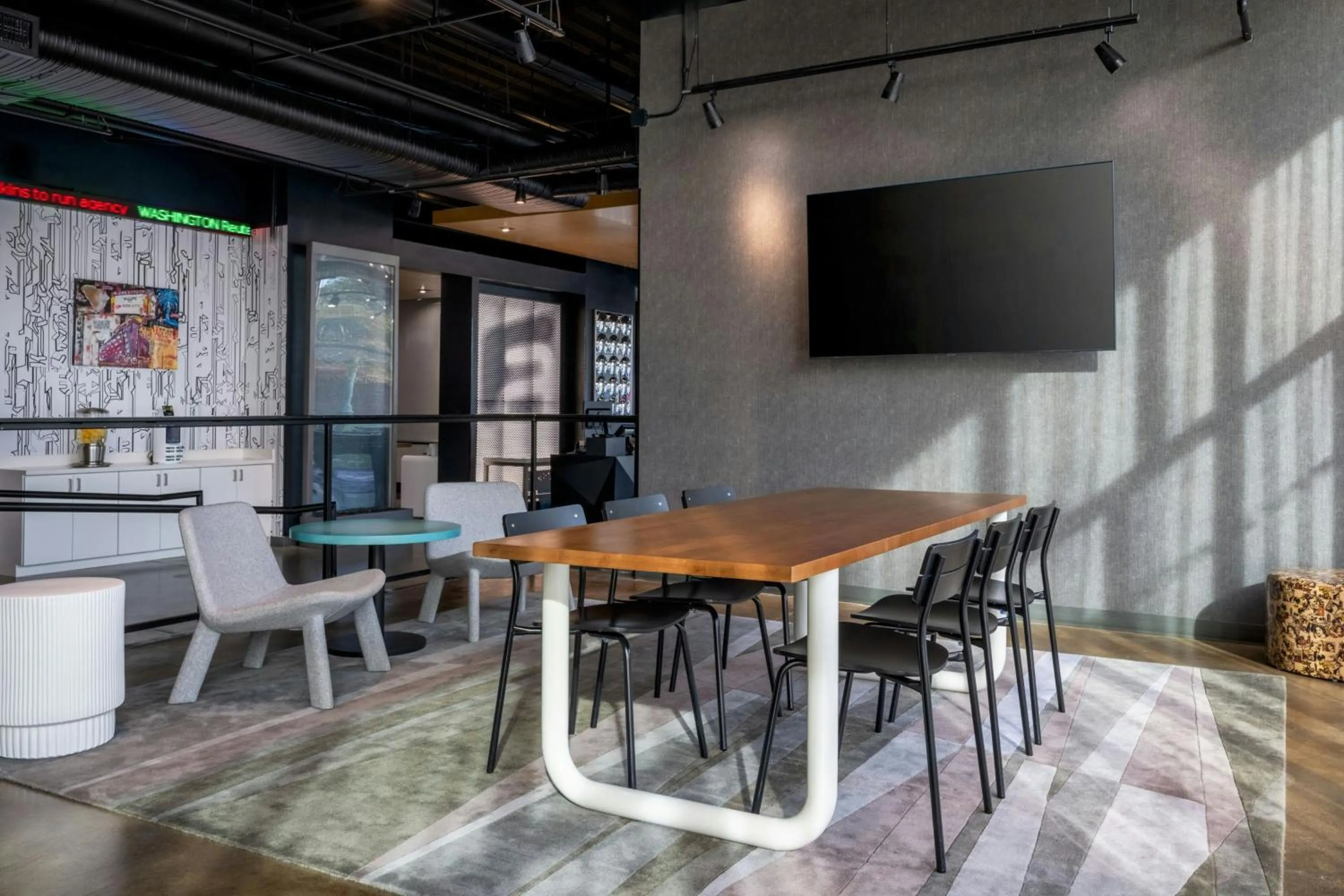 Restaurant/places to eat in Aloft Columbia Downtown