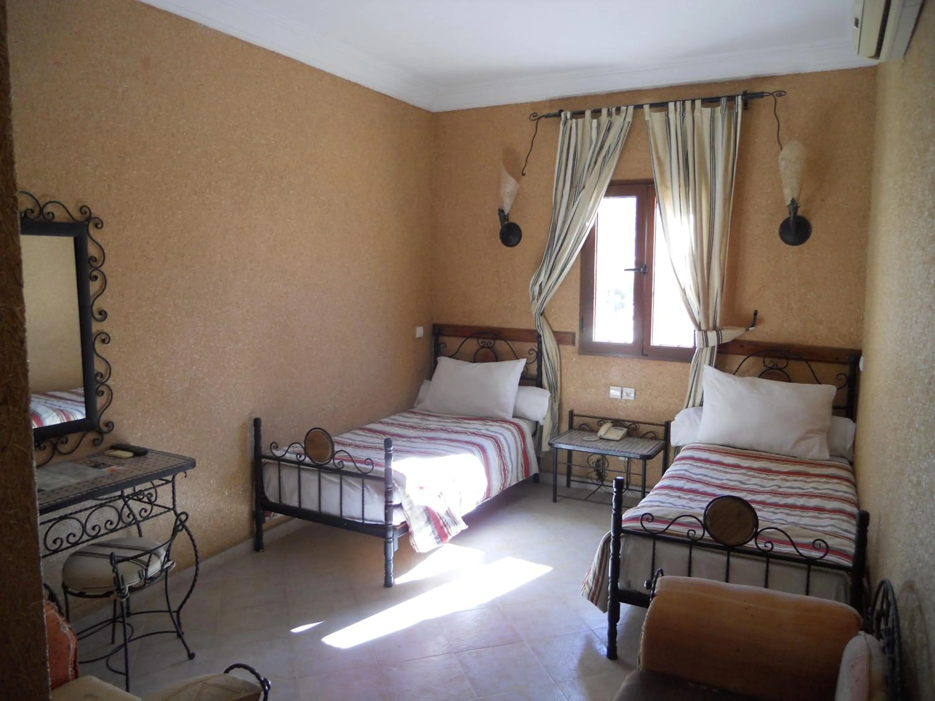 Property building, Bed in Hotel Salama STE SAL- AMA SUD SARL AU
