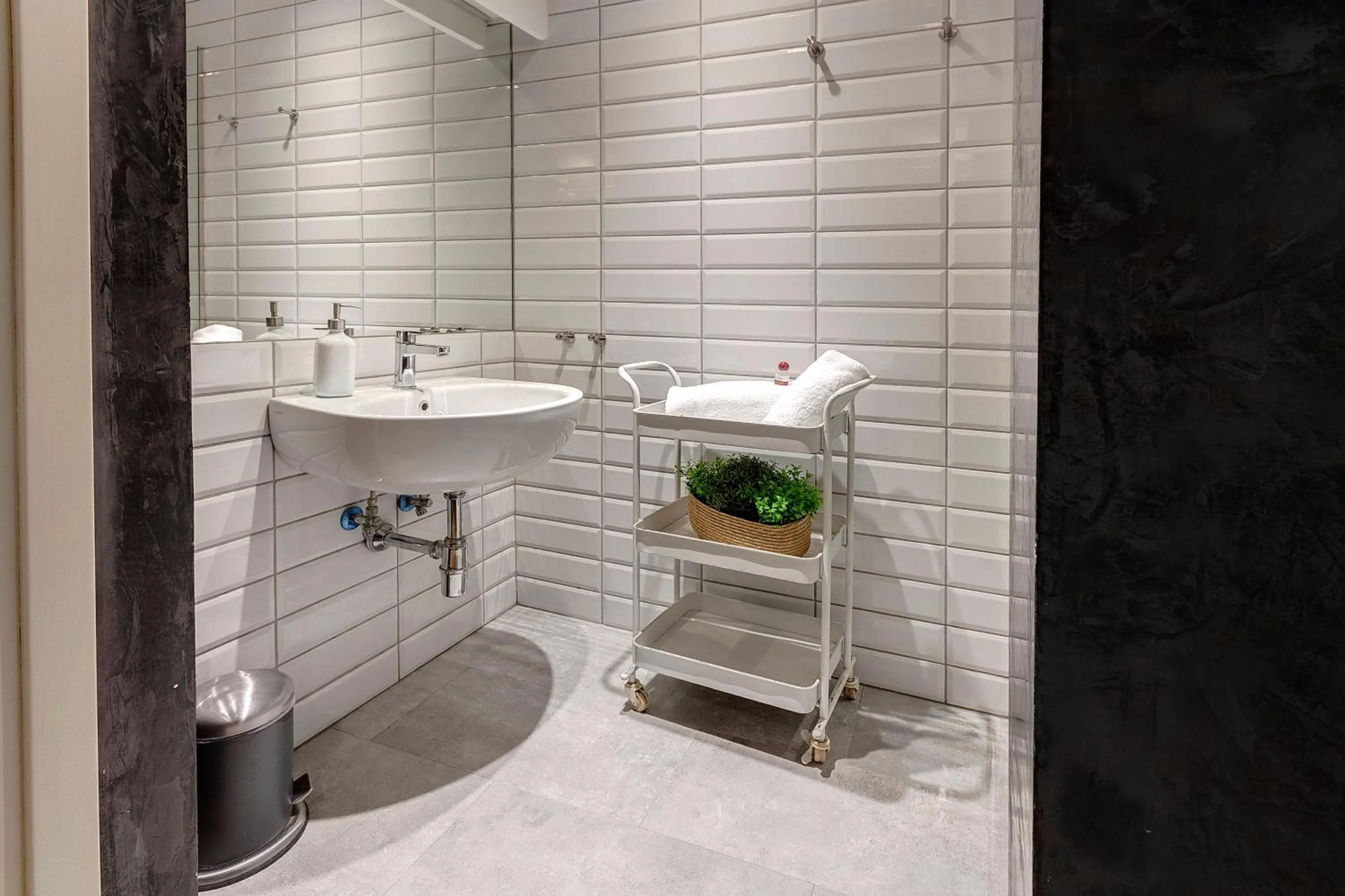 Bathroom in Boheme Apartment by Mamo Florence