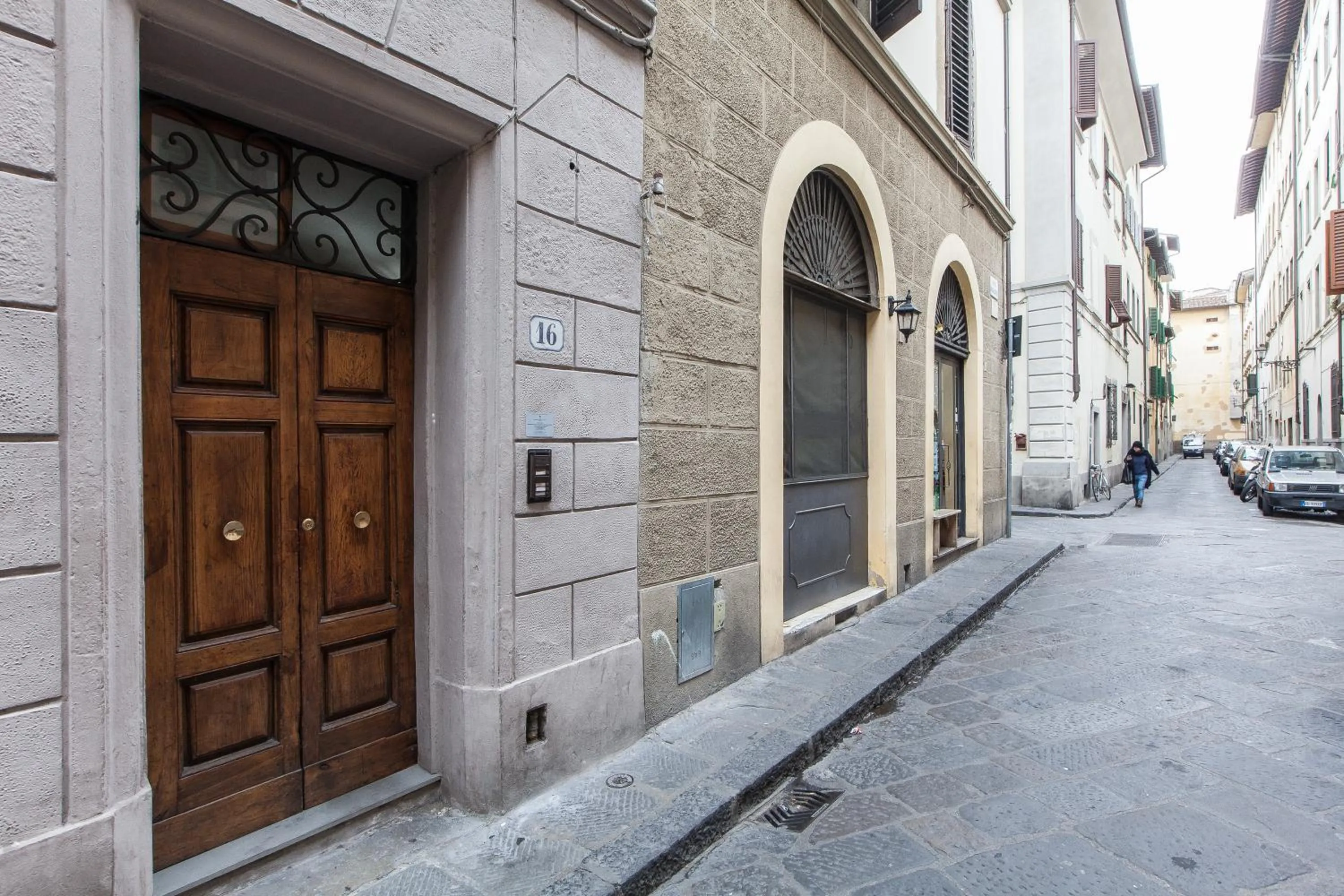 Facade/entrance in Boheme Apartment by Mamo Florence
