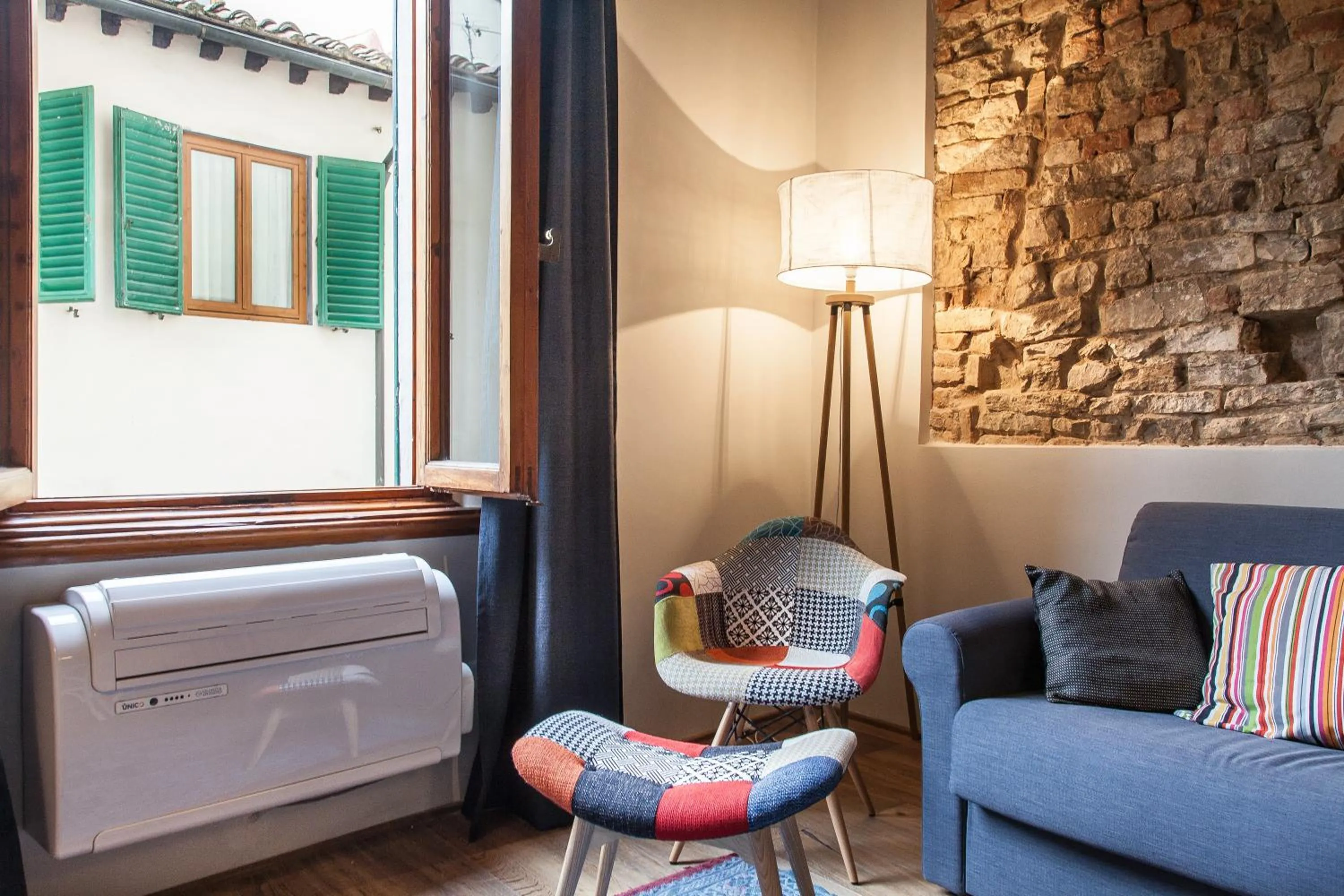 Living room in Boheme Apartment by Mamo Florence