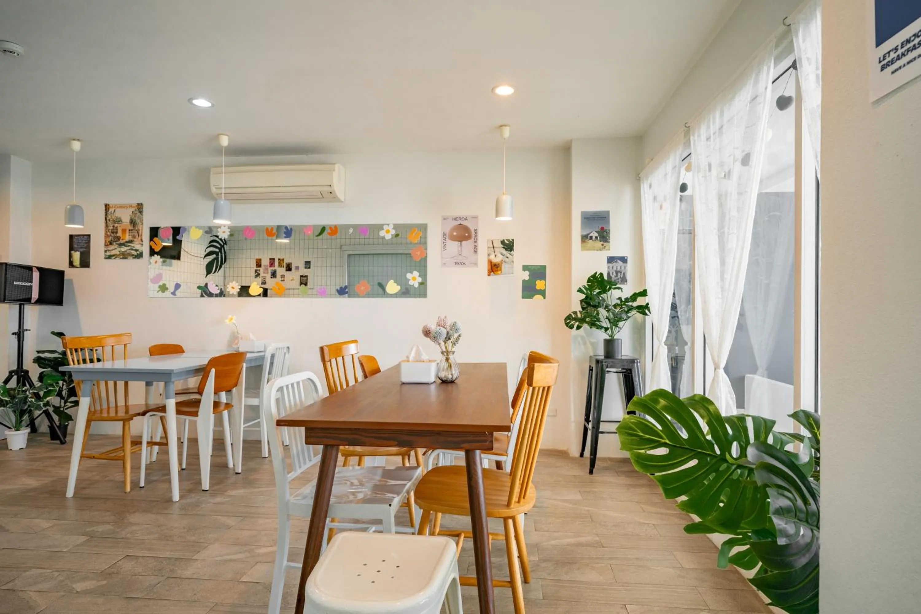 Restaurant/places to eat in The Galla Hotel