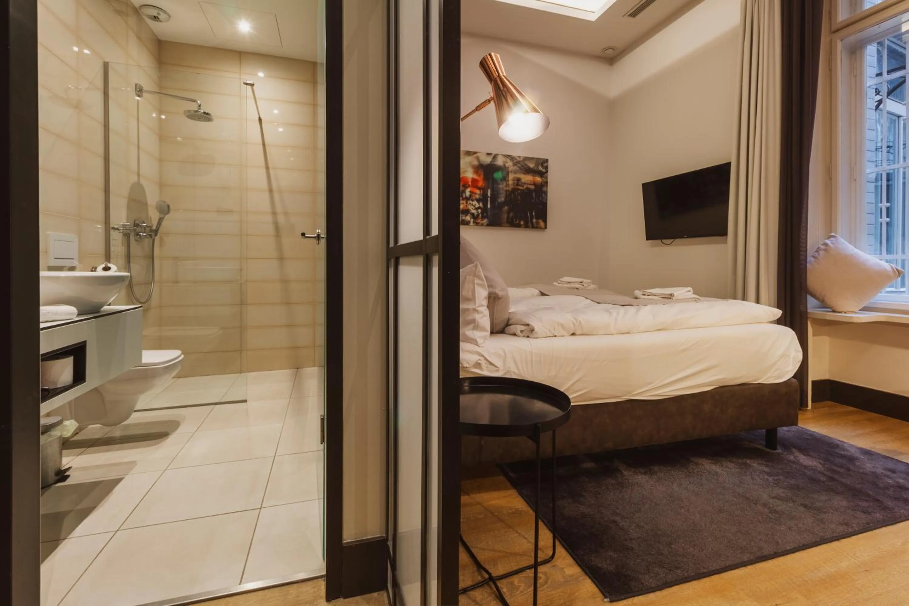 Bathroom, Bed in The Loft Budapest