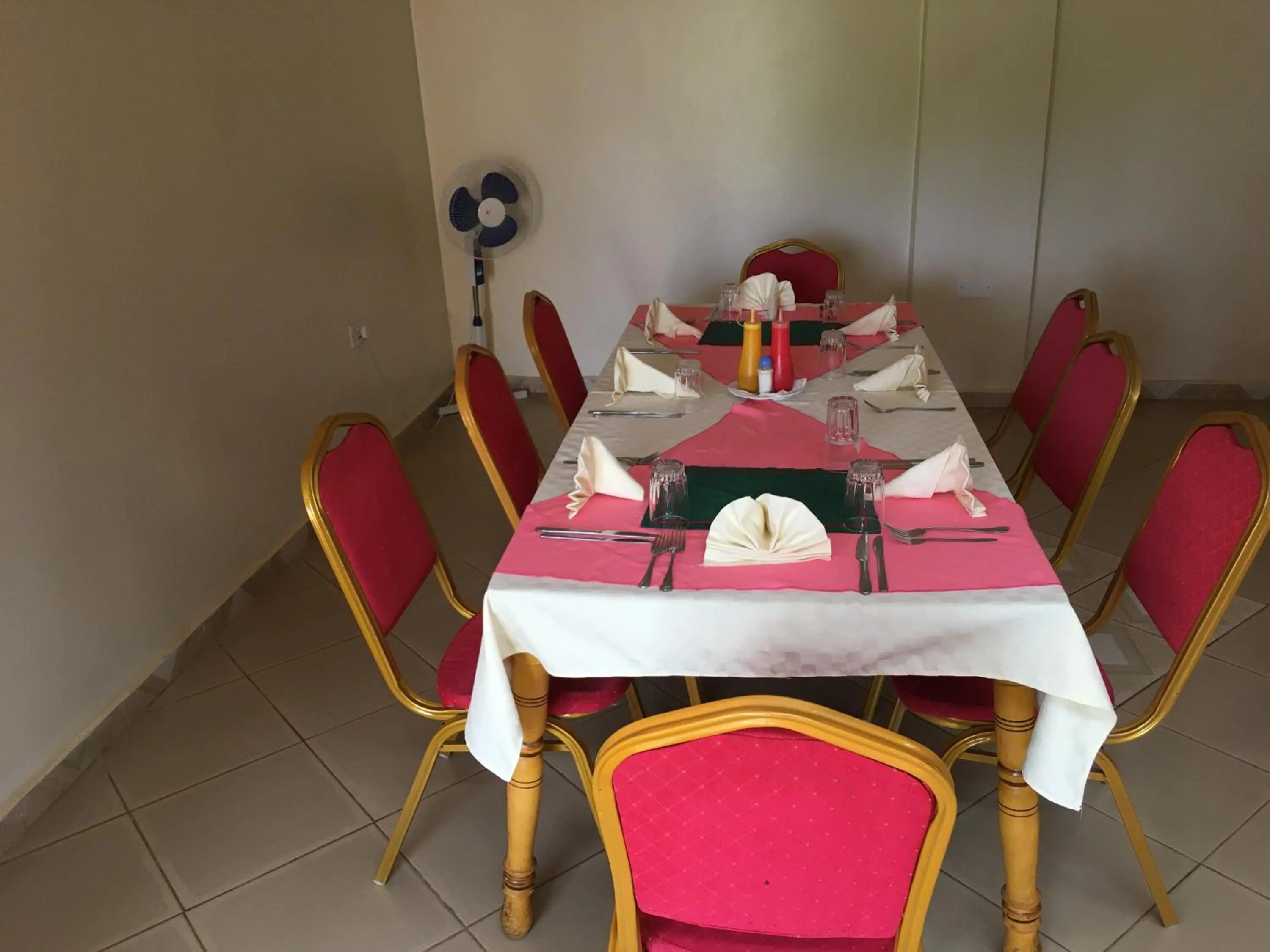 Restaurant/places to eat in Dream Palace Hotel Mbale