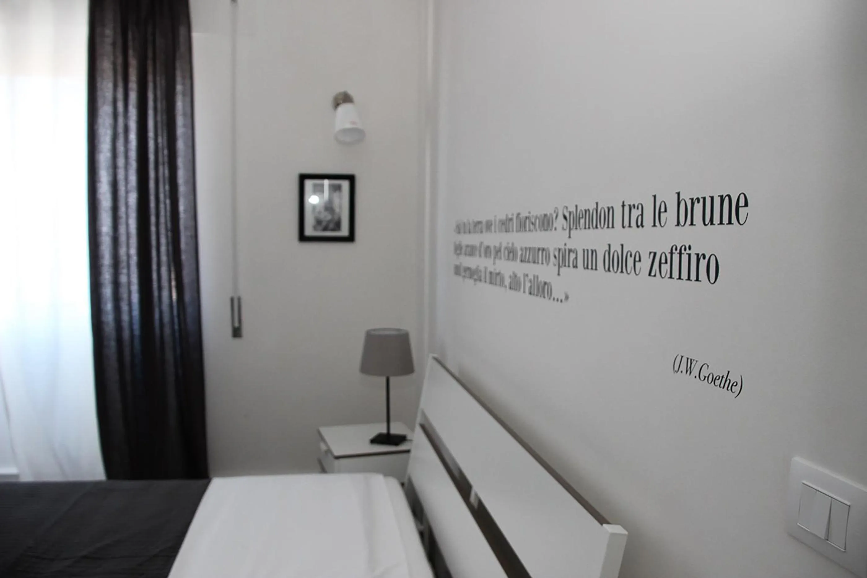 Decorative detail, Bed in Casa dei Ré