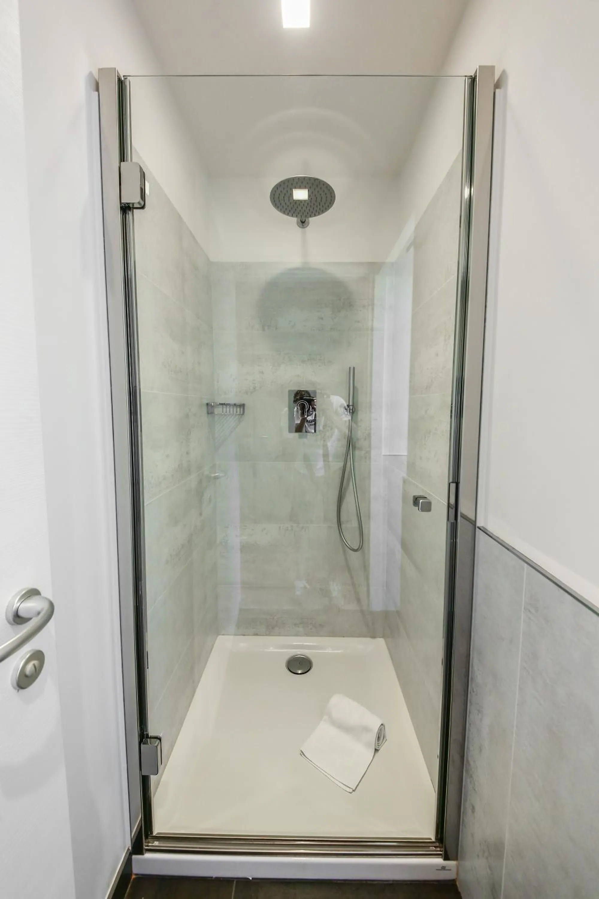 Shower in La Bella Modena