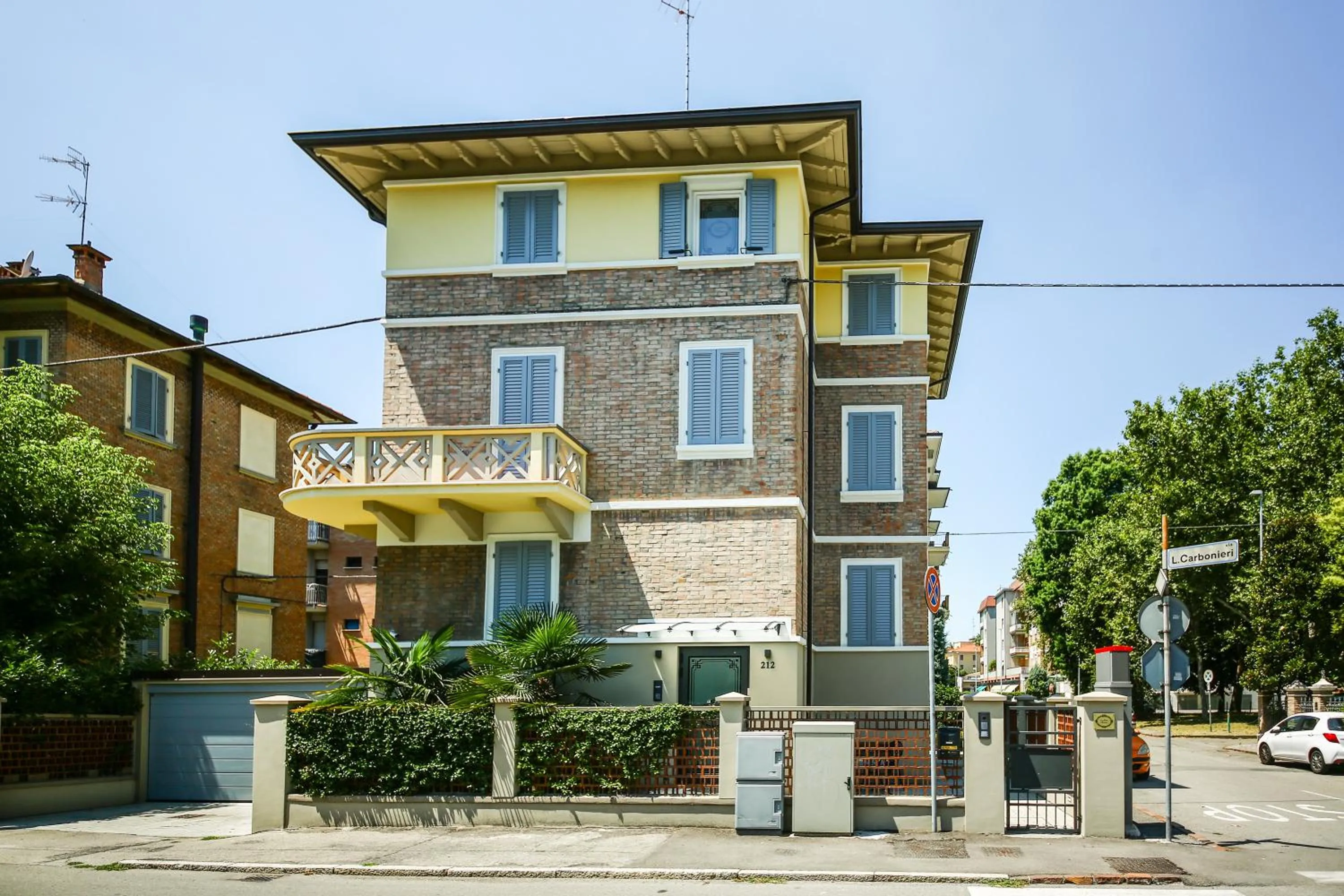 Facade/entrance in La Bella Modena