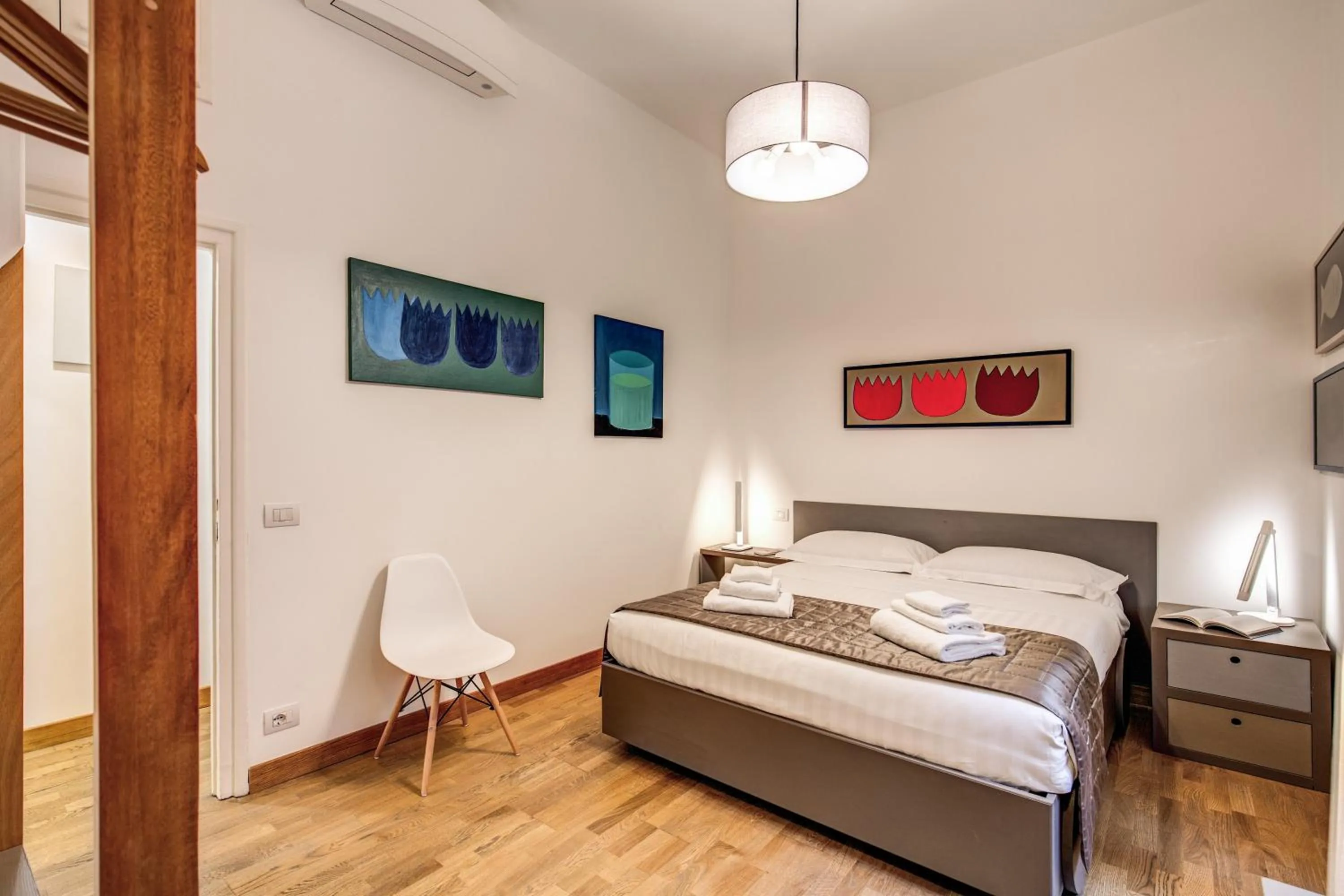 Bedroom, Bed in Dopodomani Suite