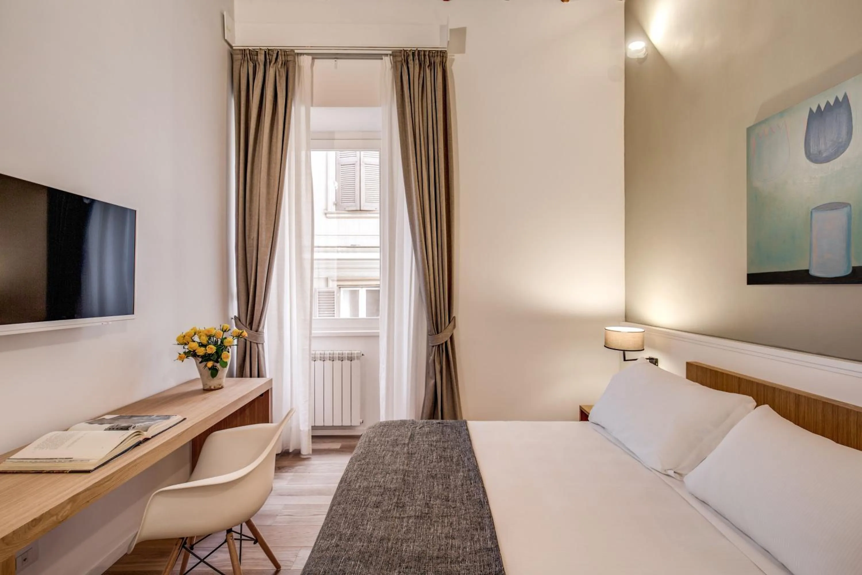 Photo of the whole room, Bed in Dopodomani Suite