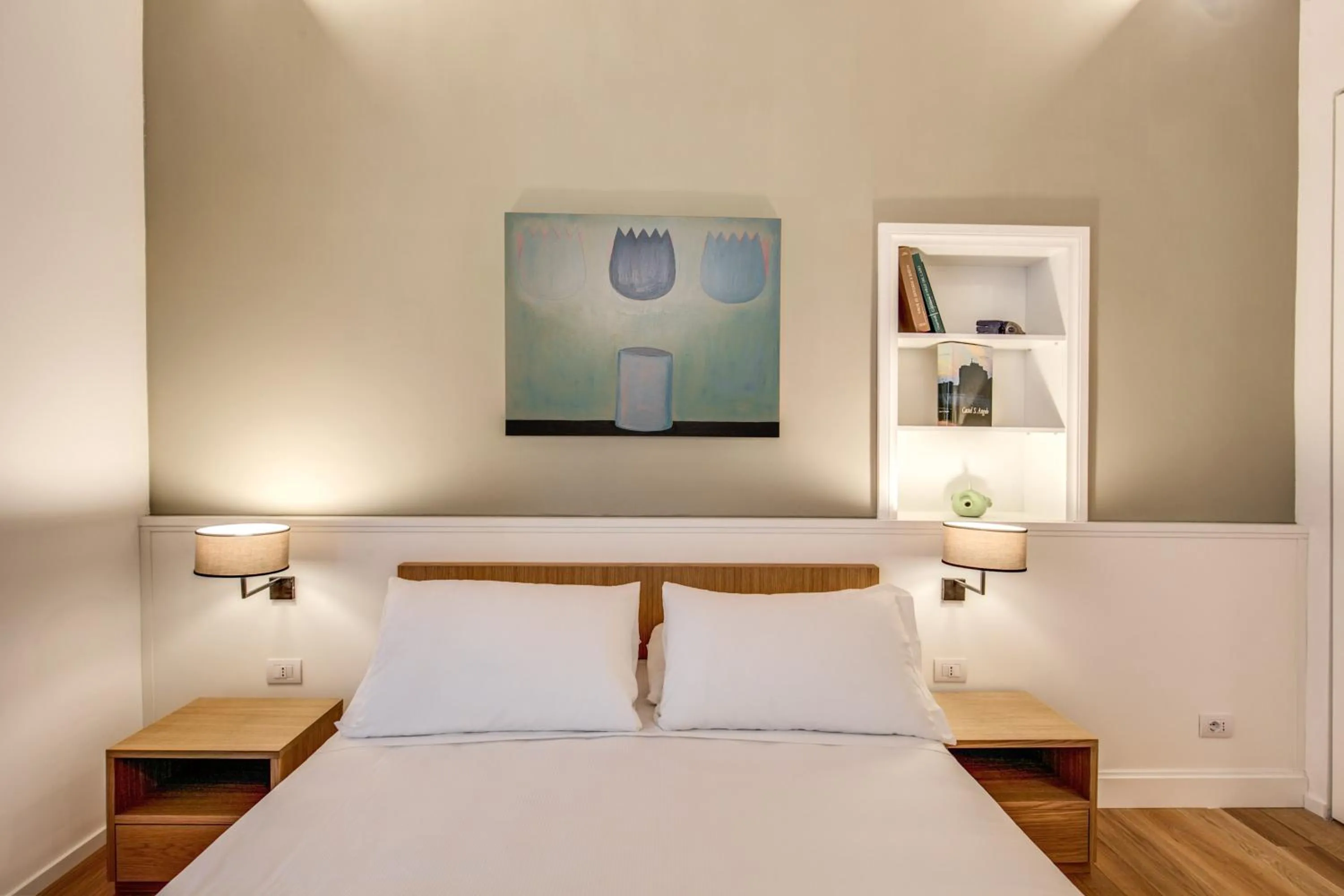 Photo of the whole room, Bed in Dopodomani Suite