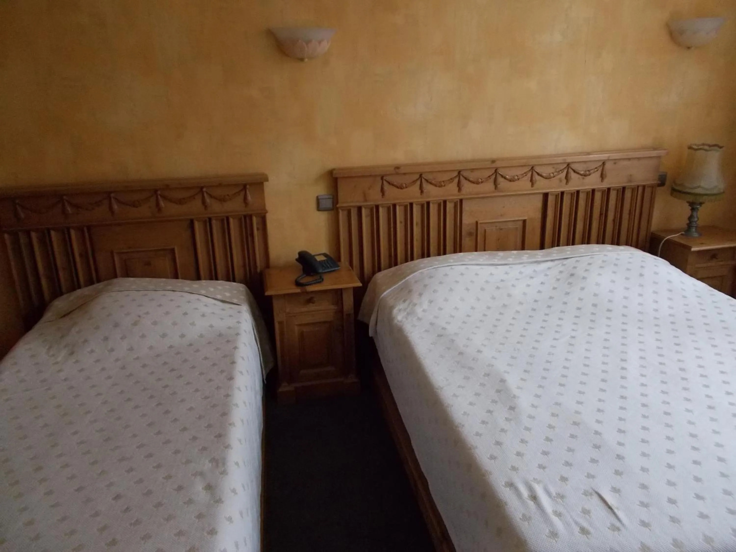 Bed in Hotel Manitoba