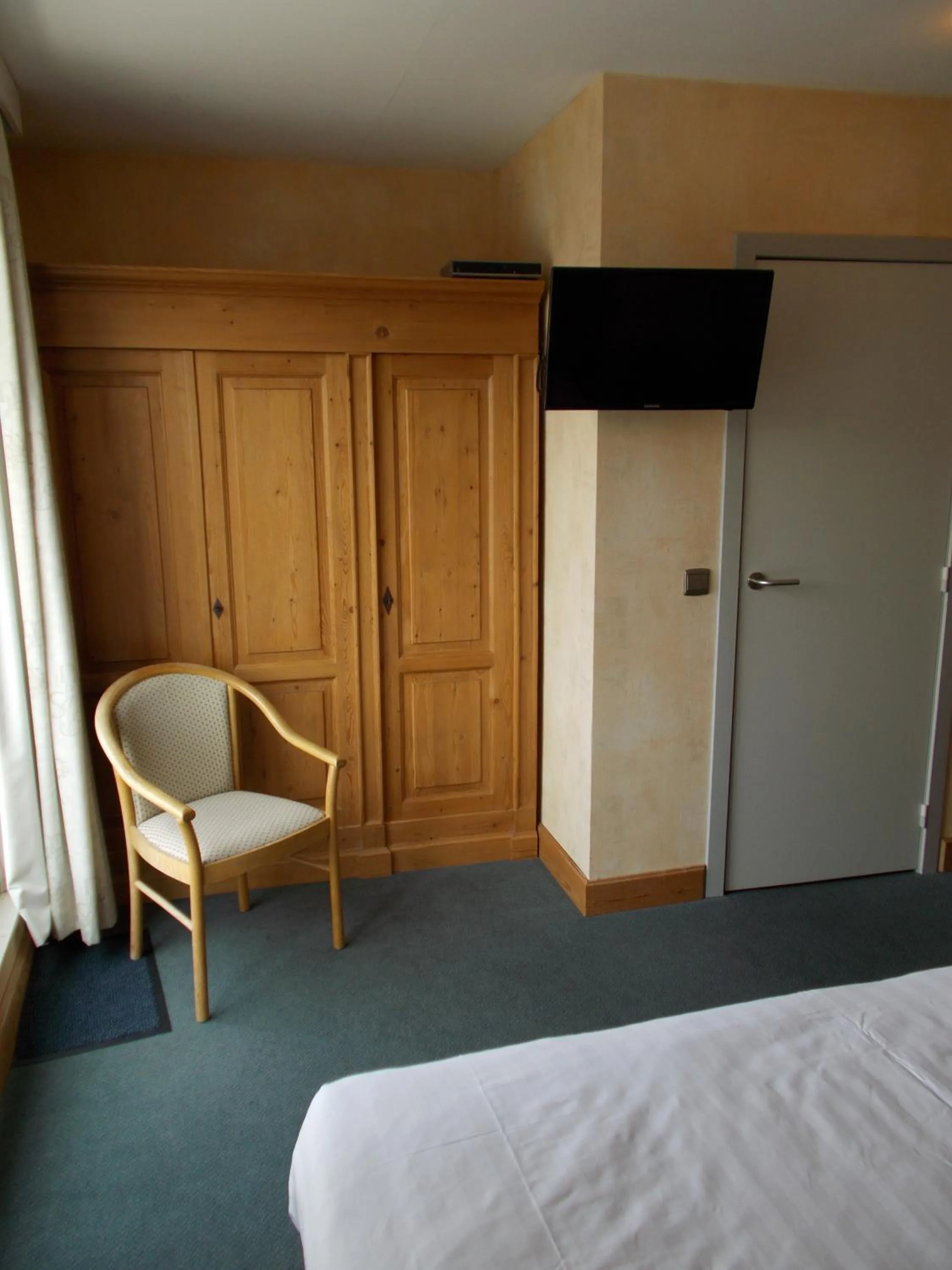 Decorative detail, Bed in Hotel Manitoba