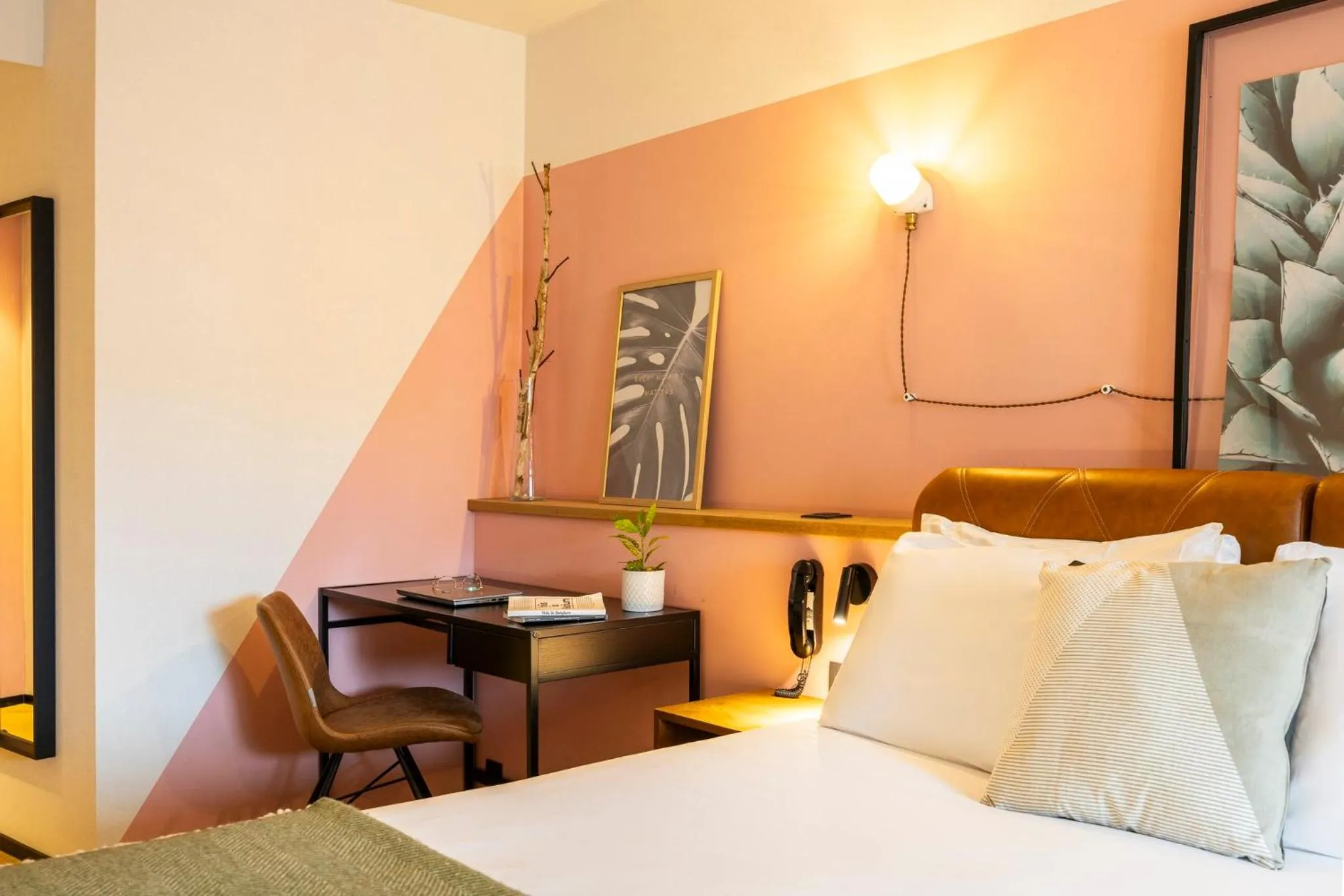 Photo of the whole room, Bed in Hotel Indigo Antwerp City Centre by IHG