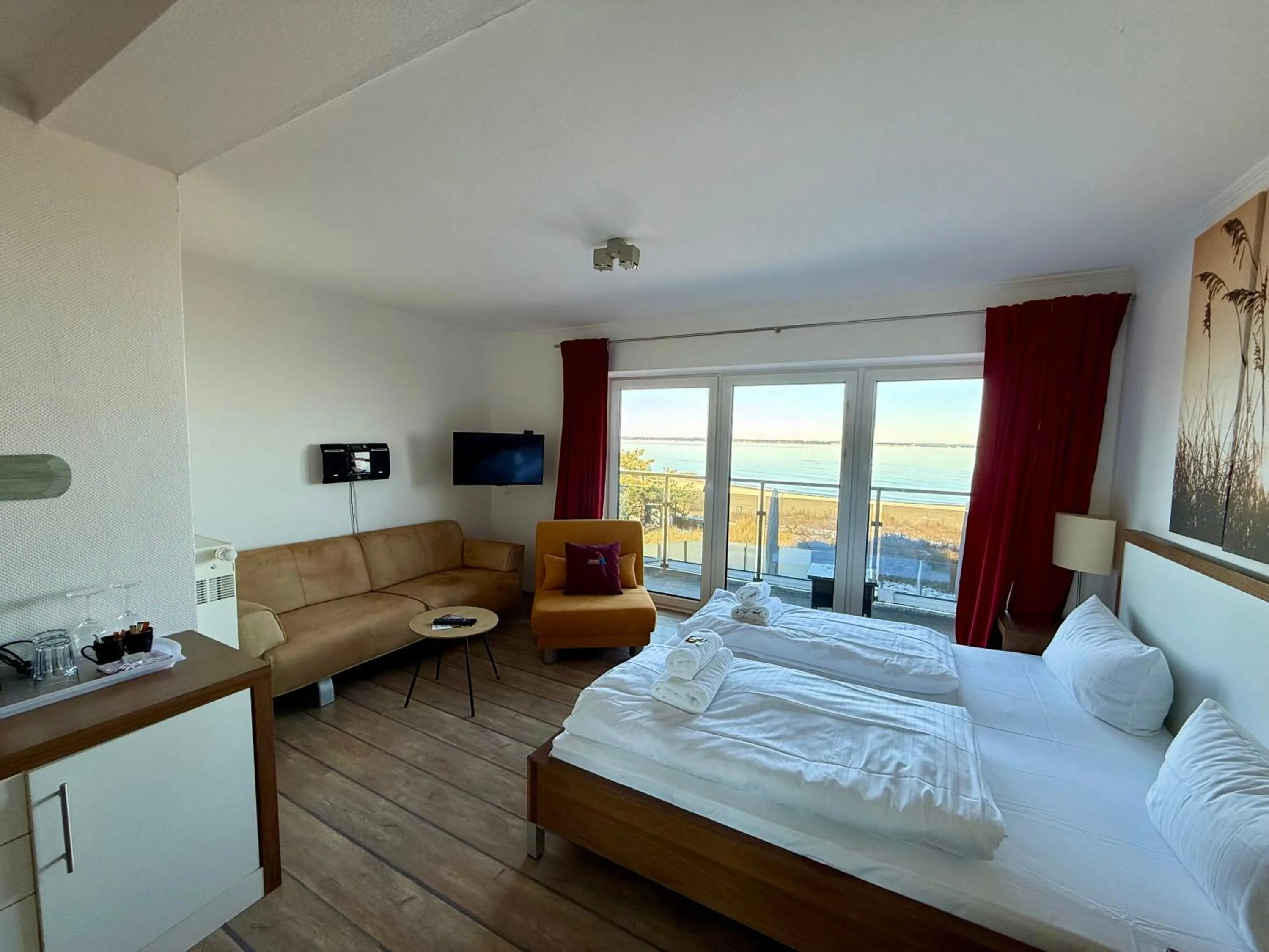 TV and multimedia, Bed in Seaside-Strandhotel