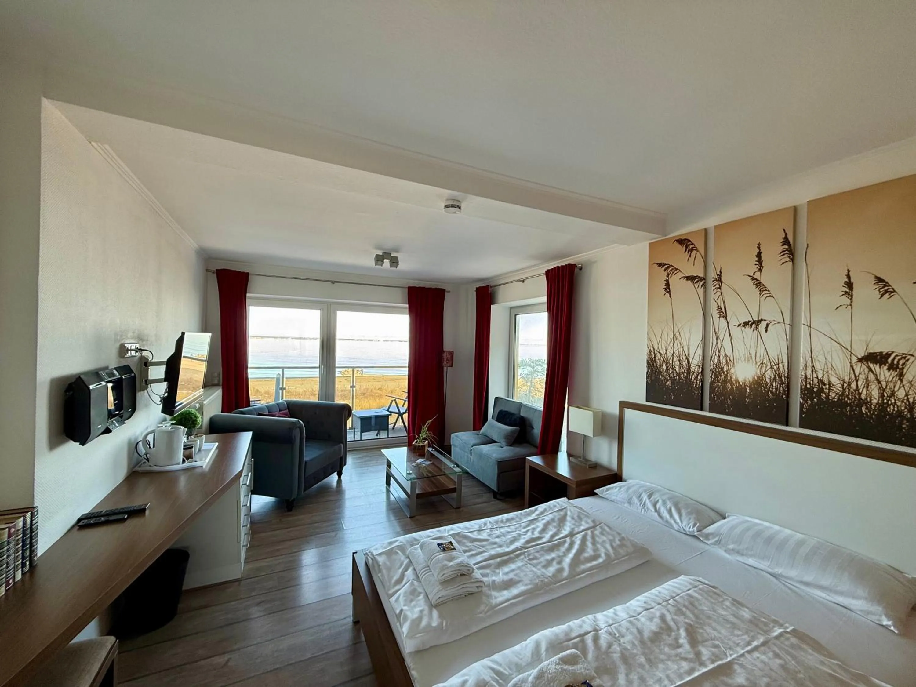 Photo of the whole room, Bed in Seaside-Strandhotel