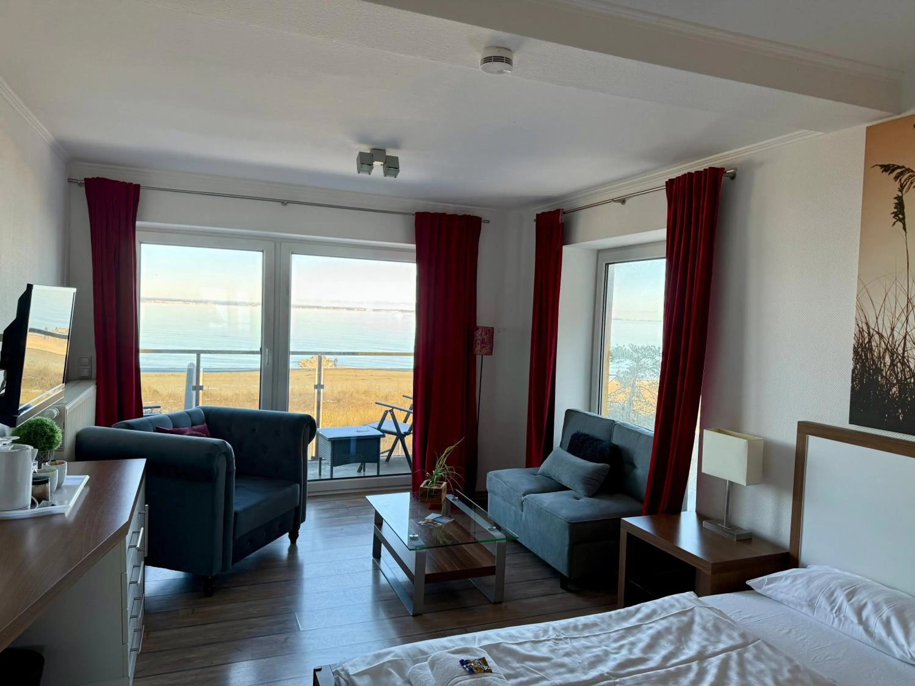 Photo of the whole room, Bed in Seaside-Strandhotel