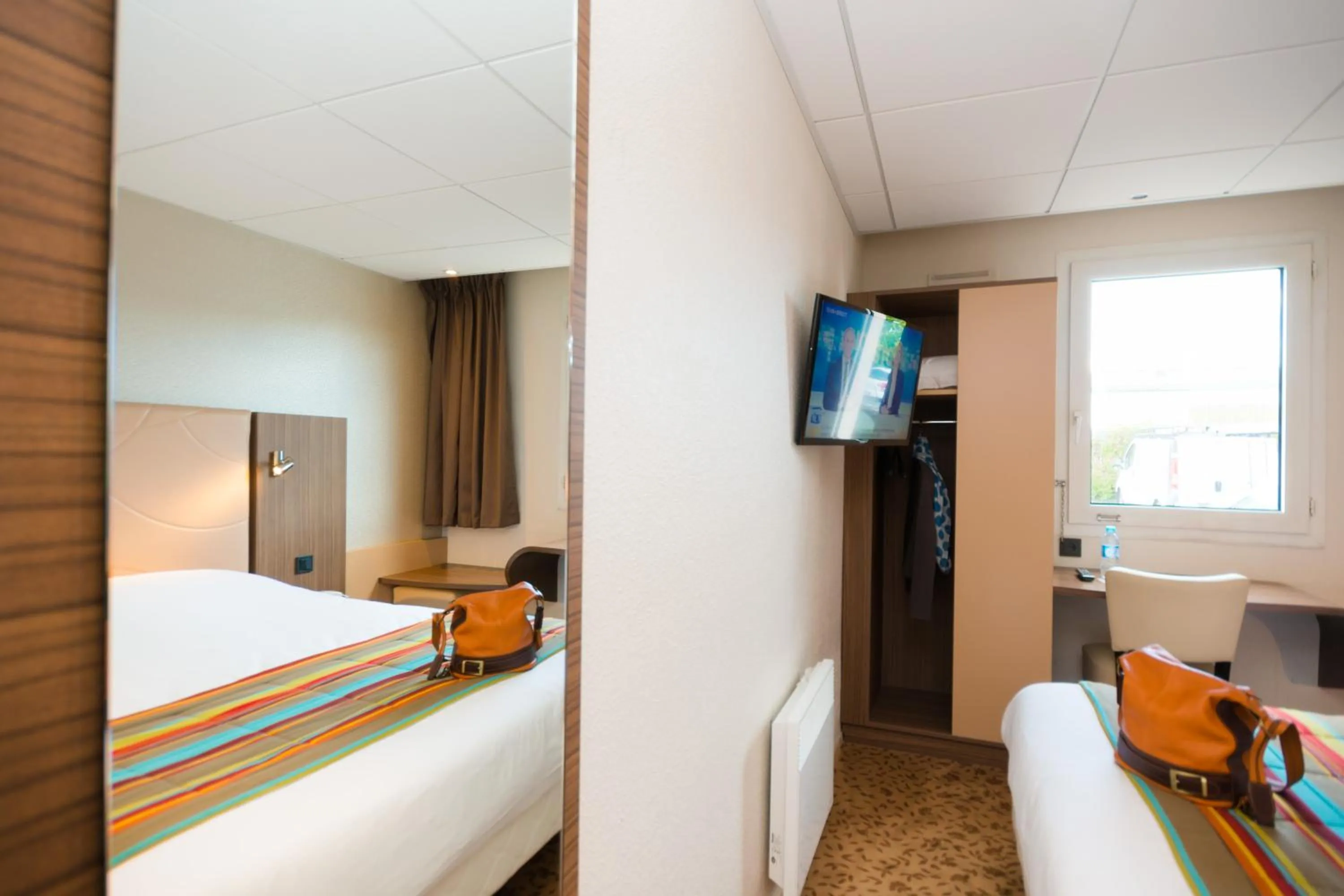 Bedroom, Bed in Brit Hotel Le Kerann Nantes St Herblain - Zac De La Lorie