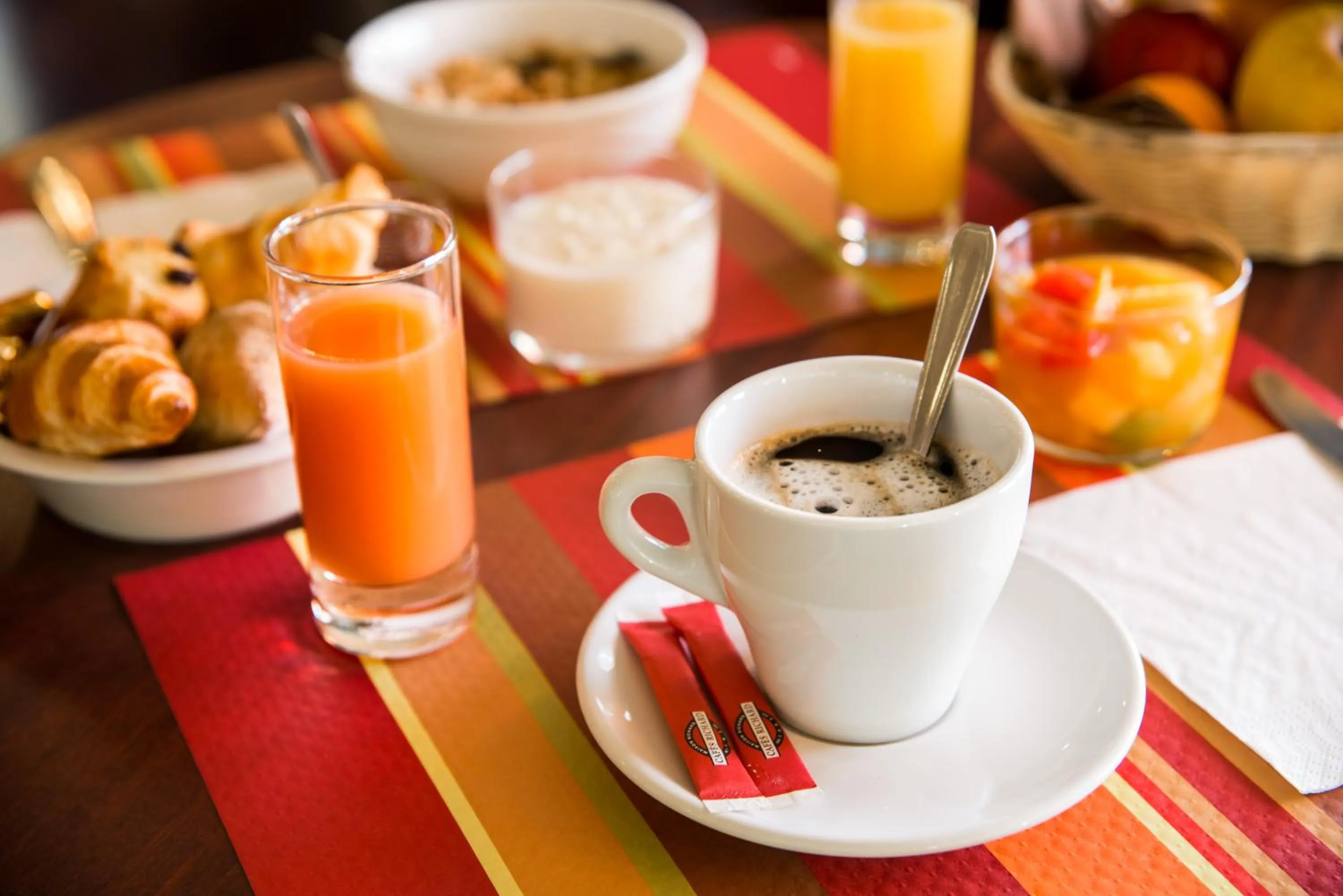 Breakfast in Brit Hotel Le Kerann Nantes St Herblain - Zac De La Lorie