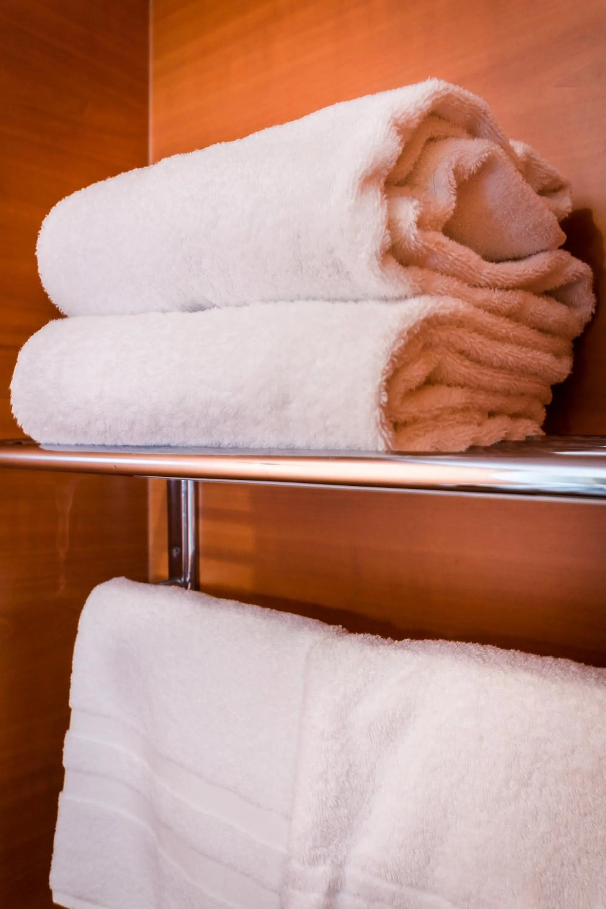 towels, Bed in Brit Hotel Le Kerann Nantes St Herblain - Zac De La Lorie