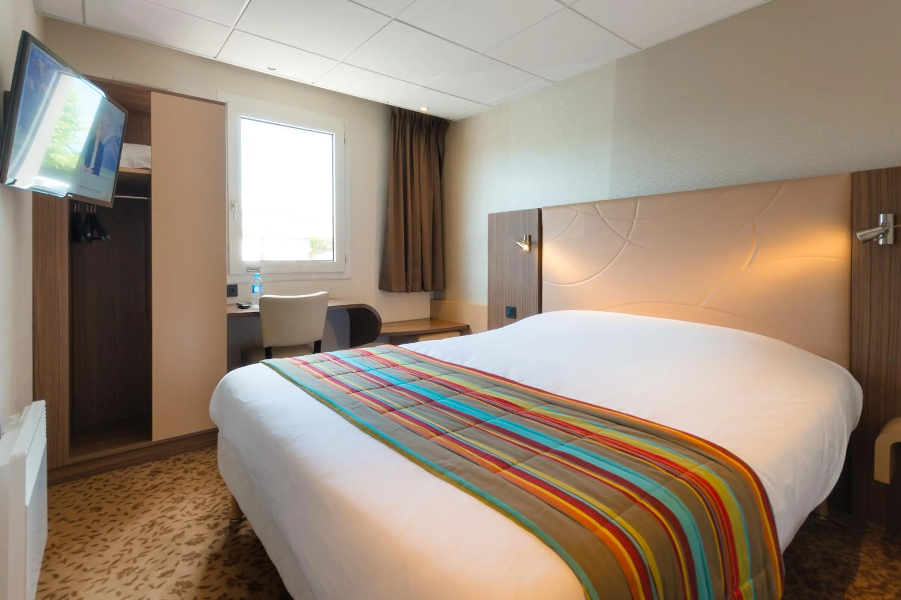 Bed in Brit Hotel Le Kerann Nantes St Herblain - Zac De La Lorie