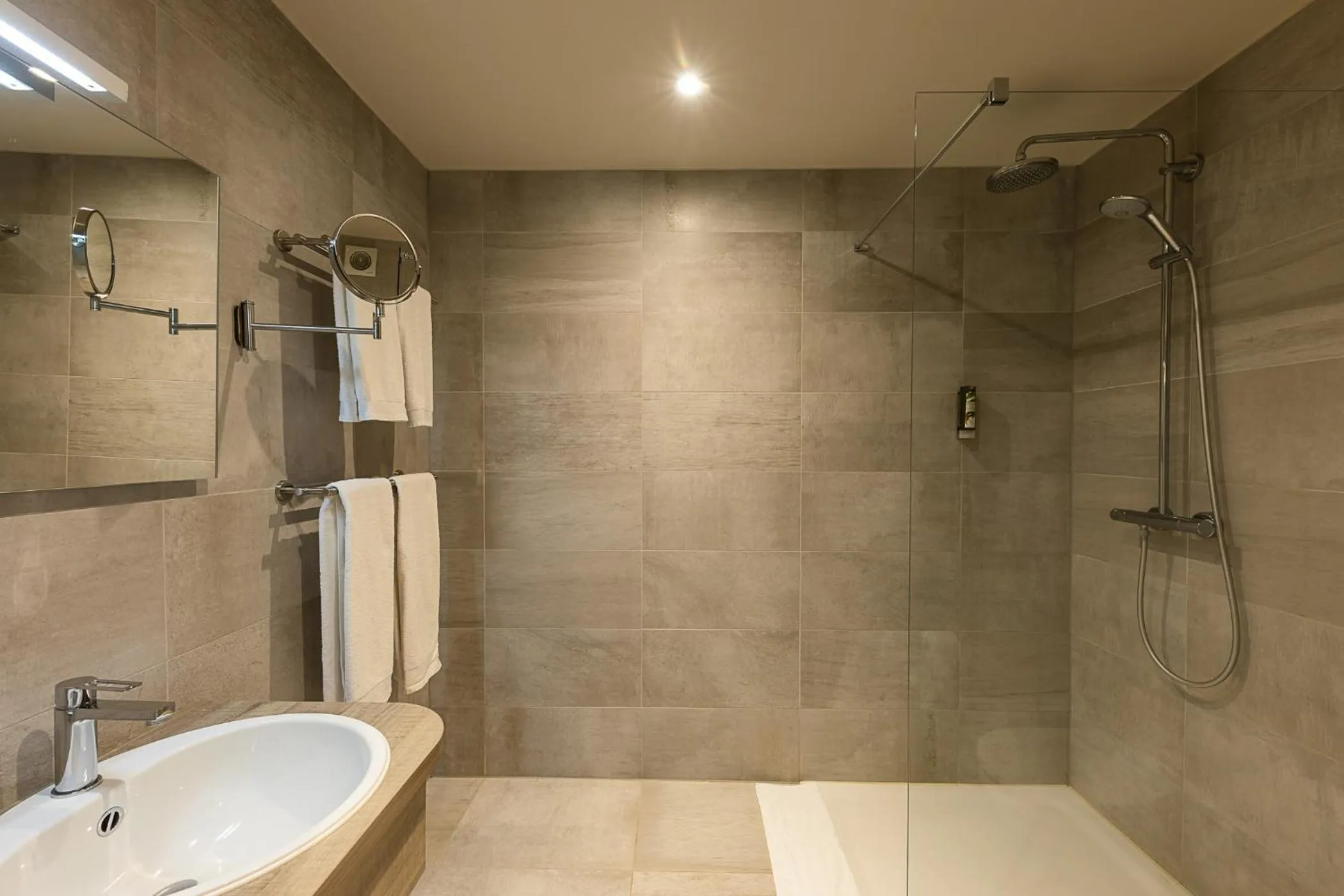 Bathroom in Hotel Malpertuus