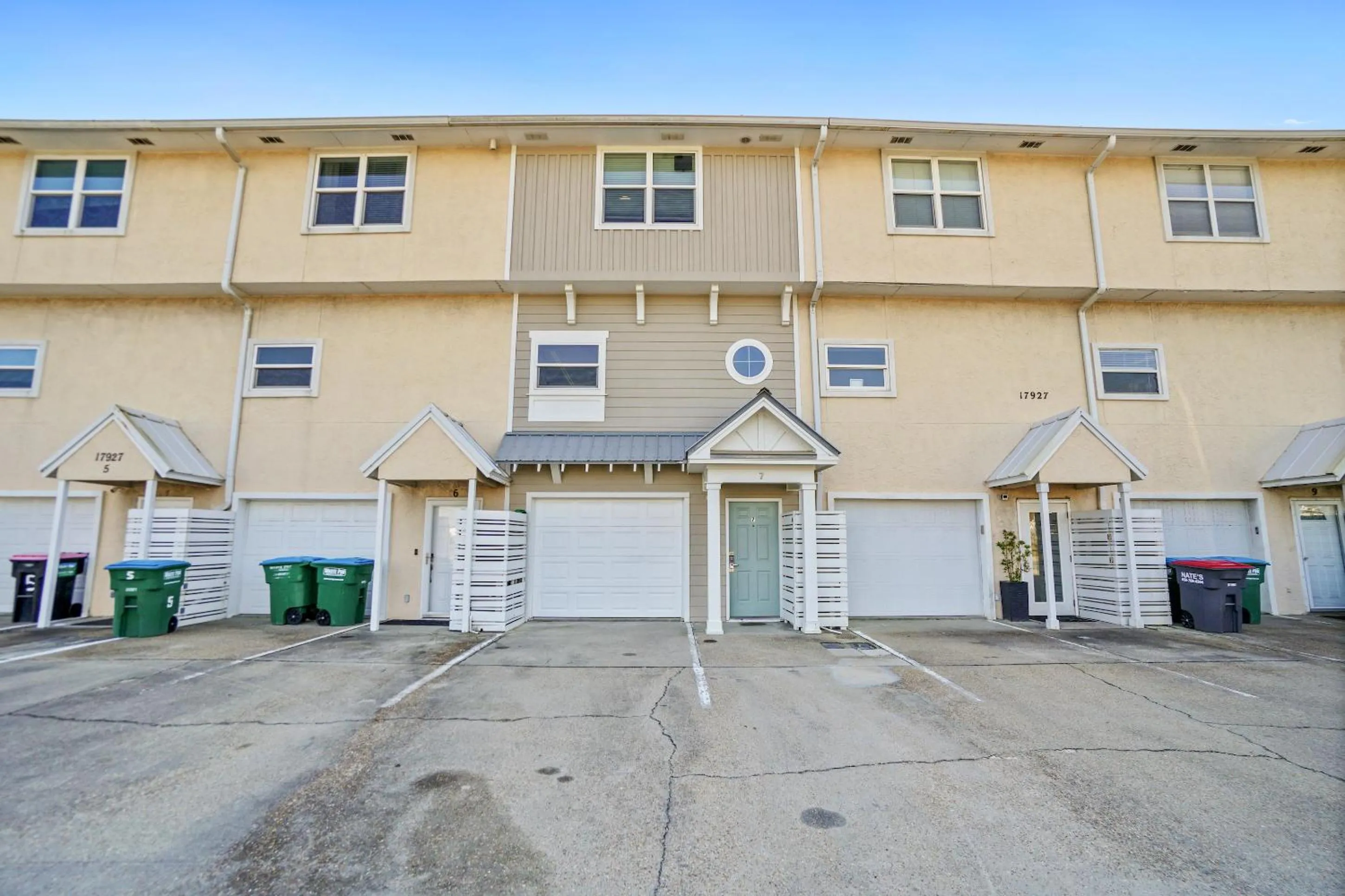 Property building in Beachside West Townhome