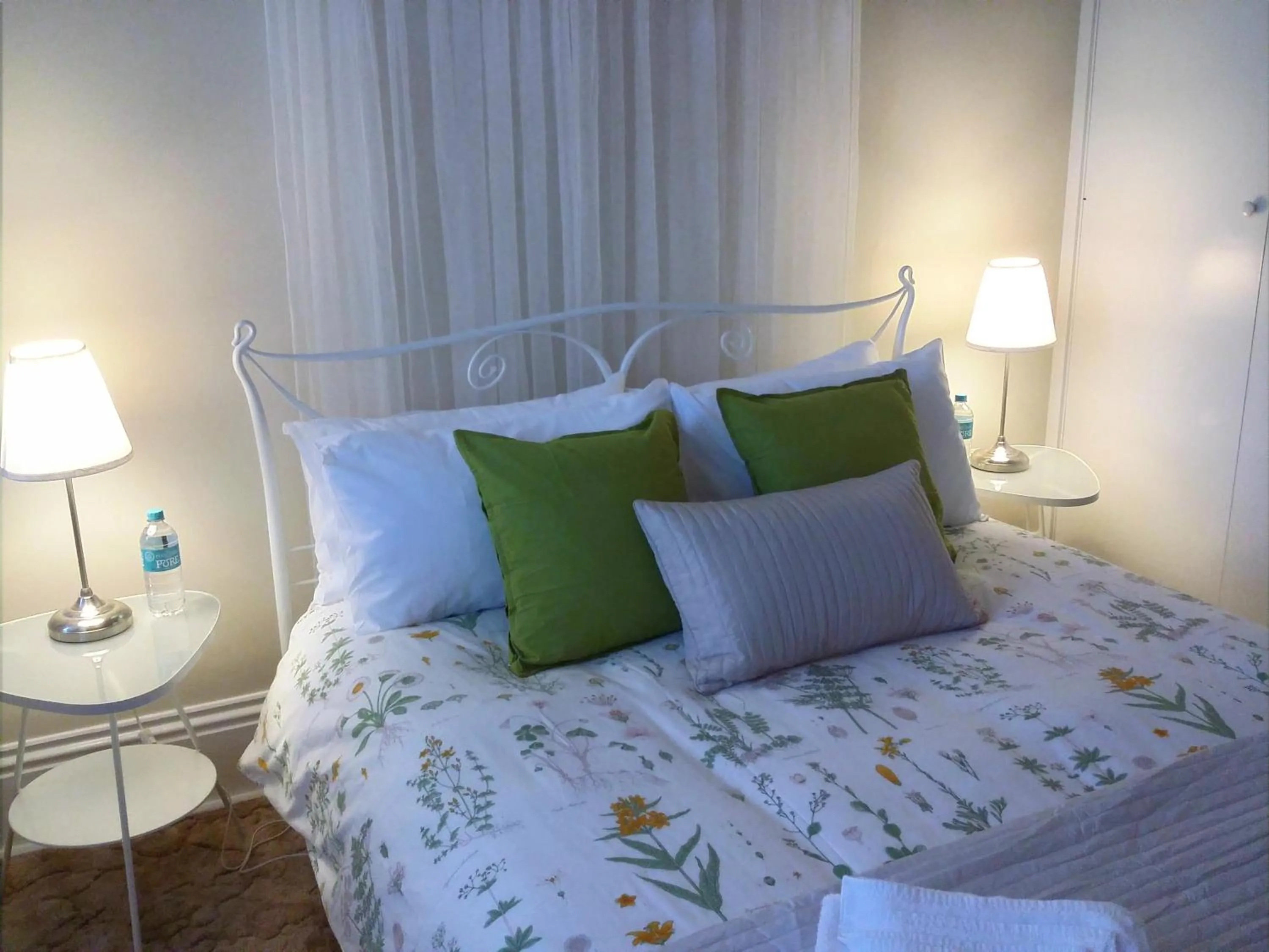 Bedroom, Bed in The Bank Guesthouse Glen Innes