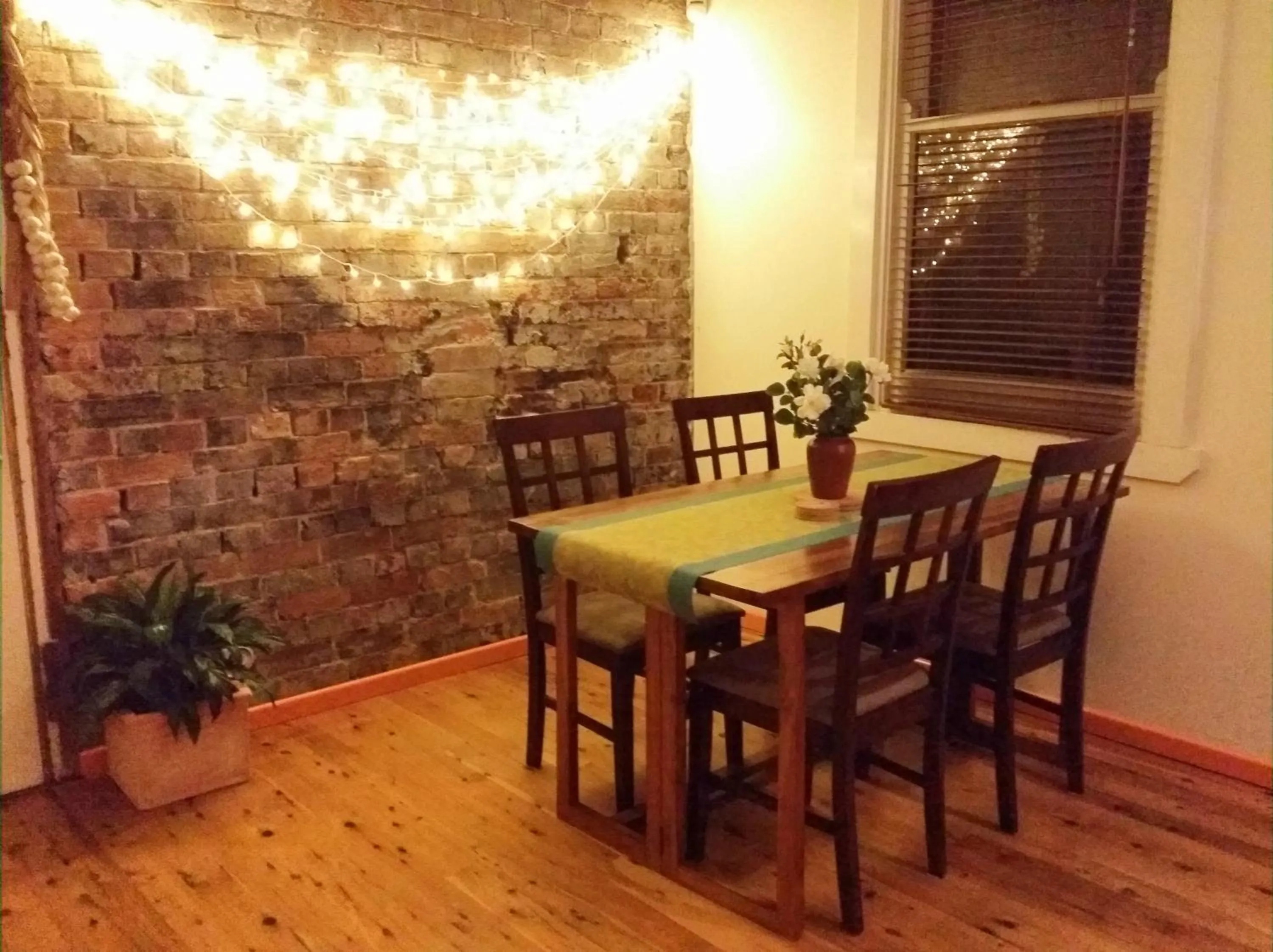 Dining area in The Bank Guesthouse Glen Innes