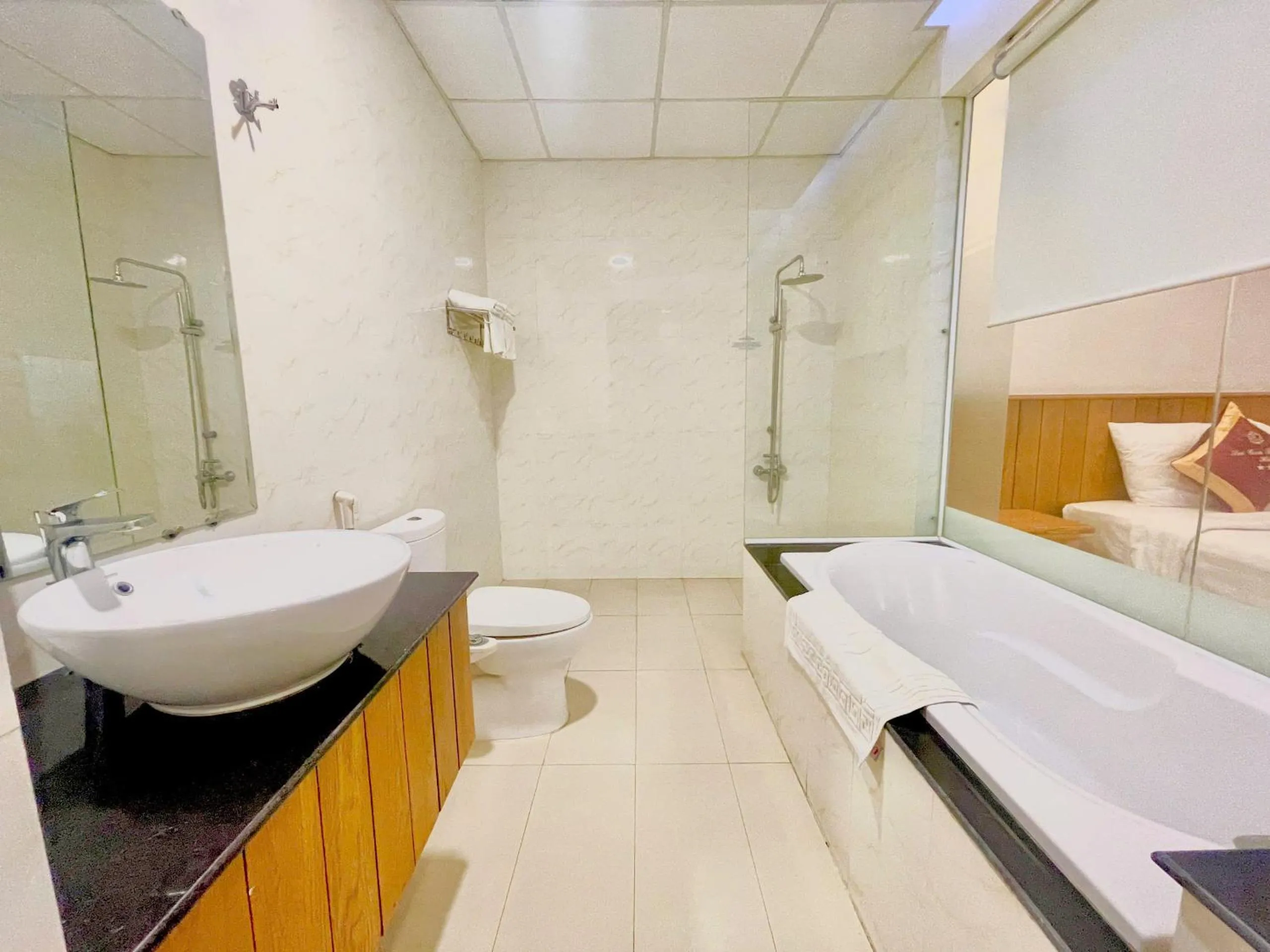 Shower in SÀI GÒN - BẠC LIÊU Hotel