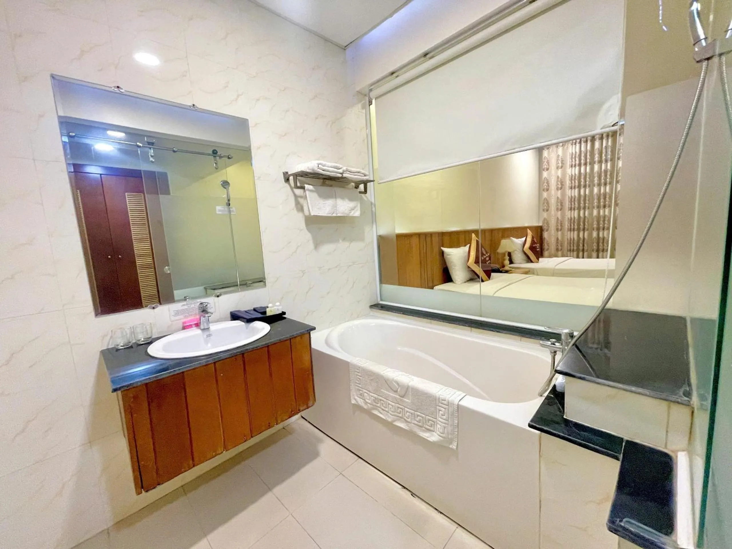 Bathroom, Bed in SÀI GÒN - BẠC LIÊU Hotel