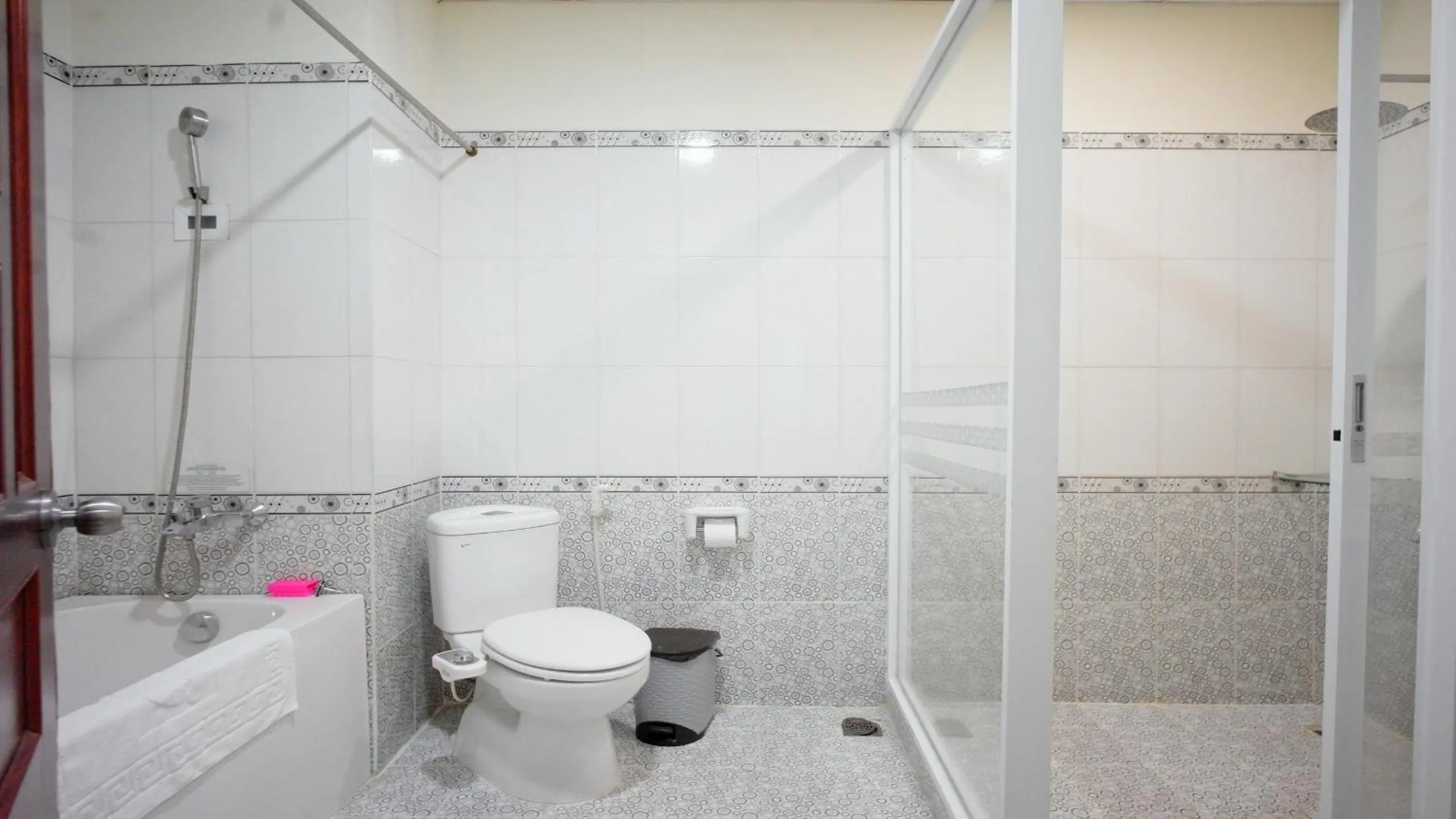 Shower in SÀI GÒN - BẠC LIÊU Hotel