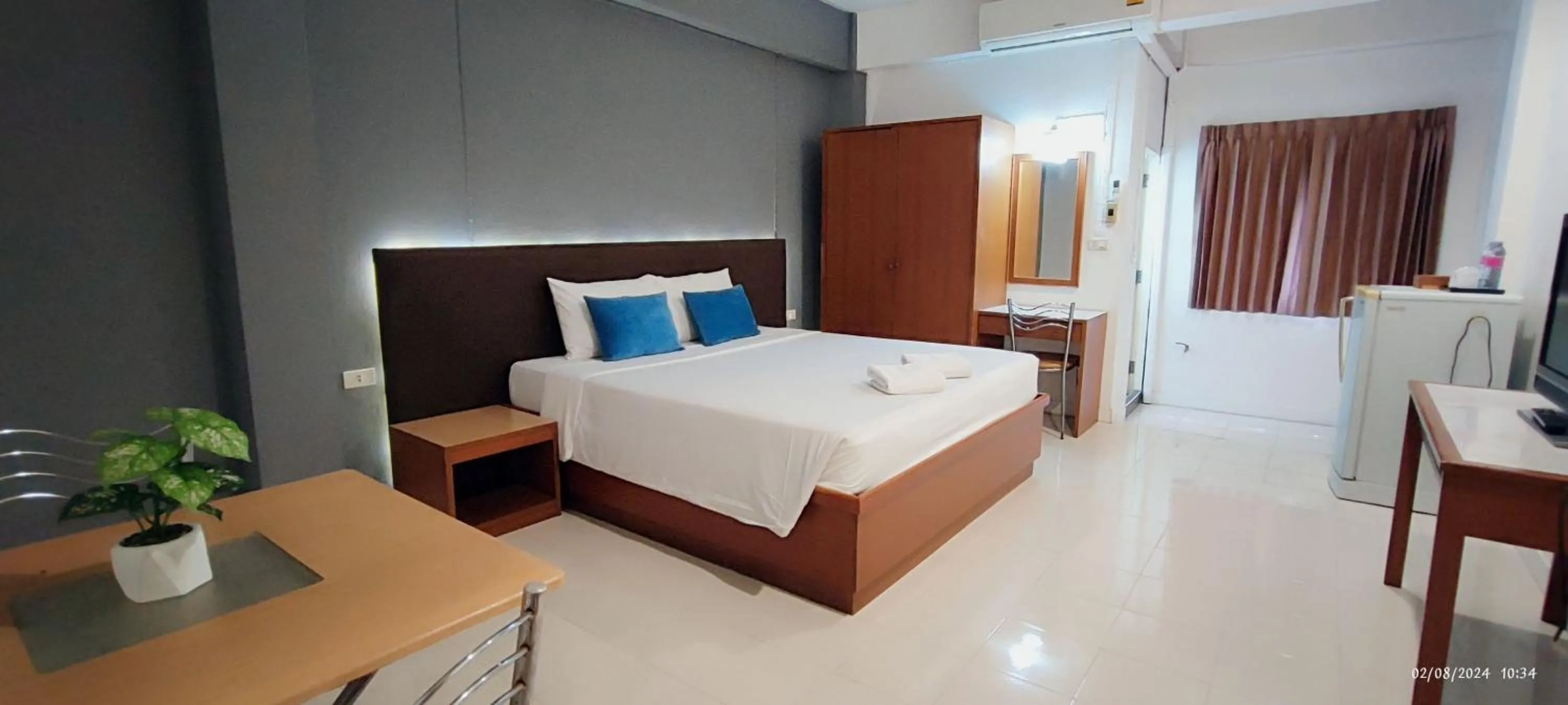 Photo of the whole room, Bed in Smile Court Pattaya by Mike Group