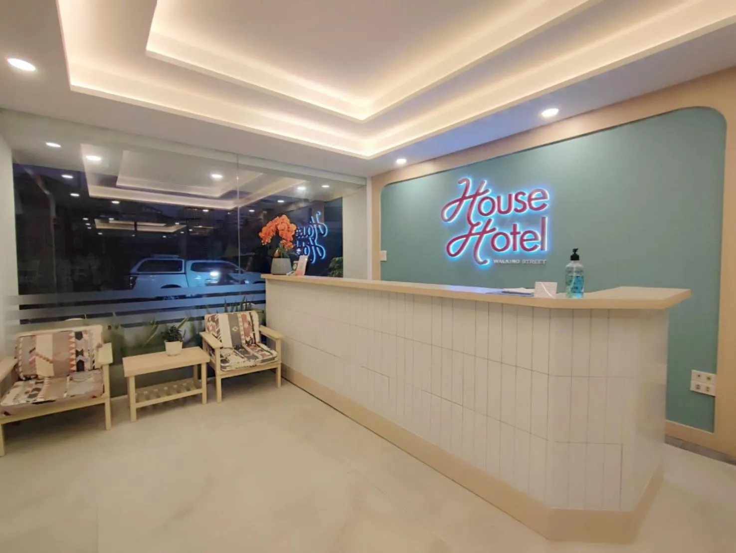 Lobby or reception in House Hotel Walking Street Pattaya