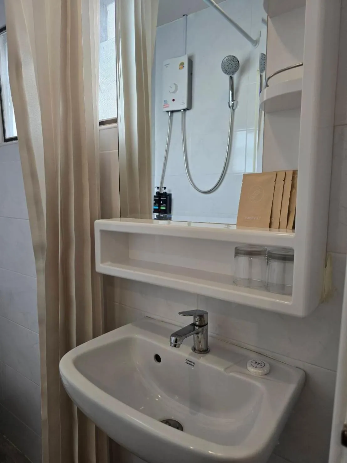 Shower in House Hotel Walking Street Pattaya