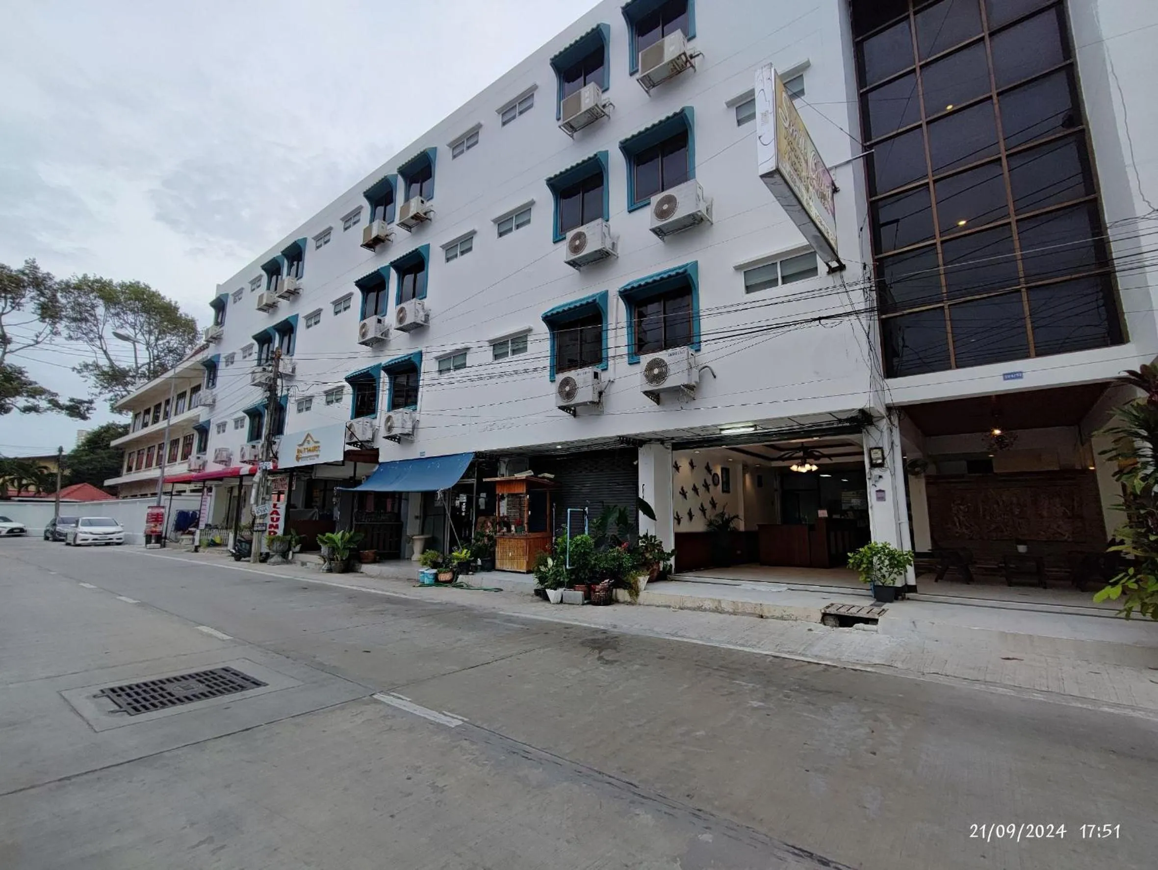 Property building in Smile Court Pattaya by Mike Group