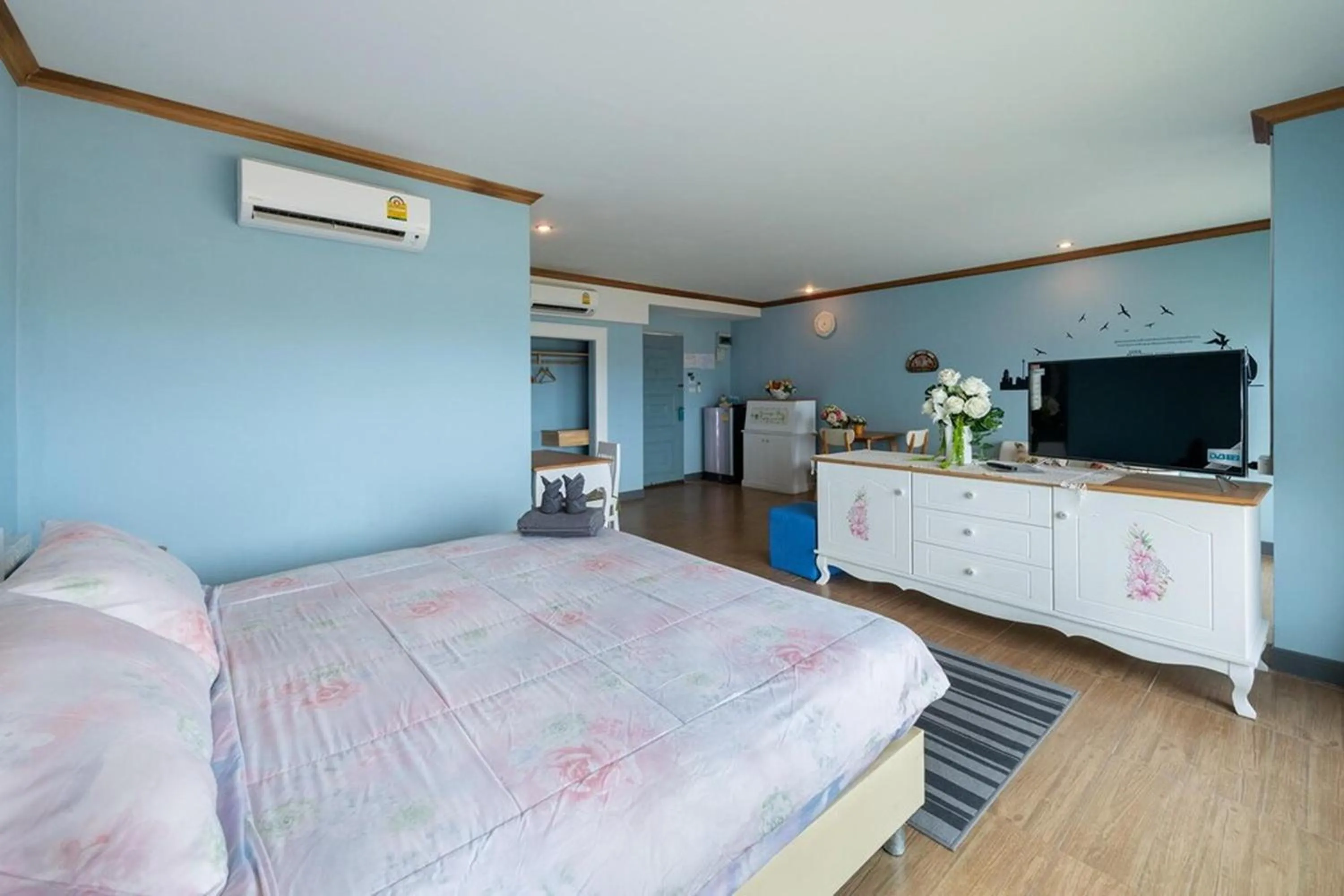 Bedroom, Bed in The Lilly Hotel