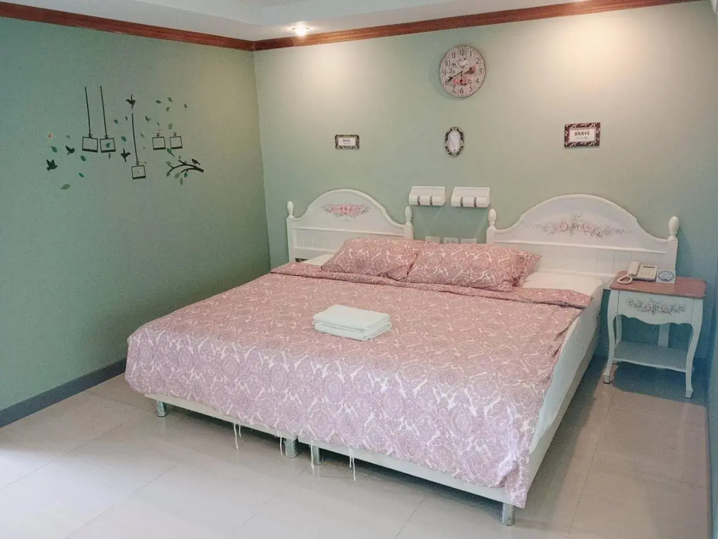 Standard Double Room in The Lilly Hotel Standard Double Room in The Lilly Hotel