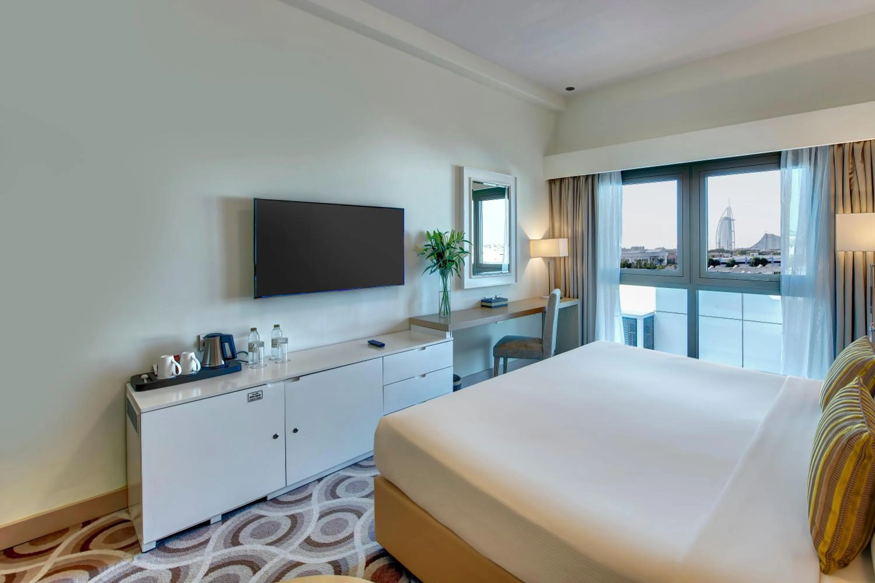 Bed in Metropolitan Hotel Dubai