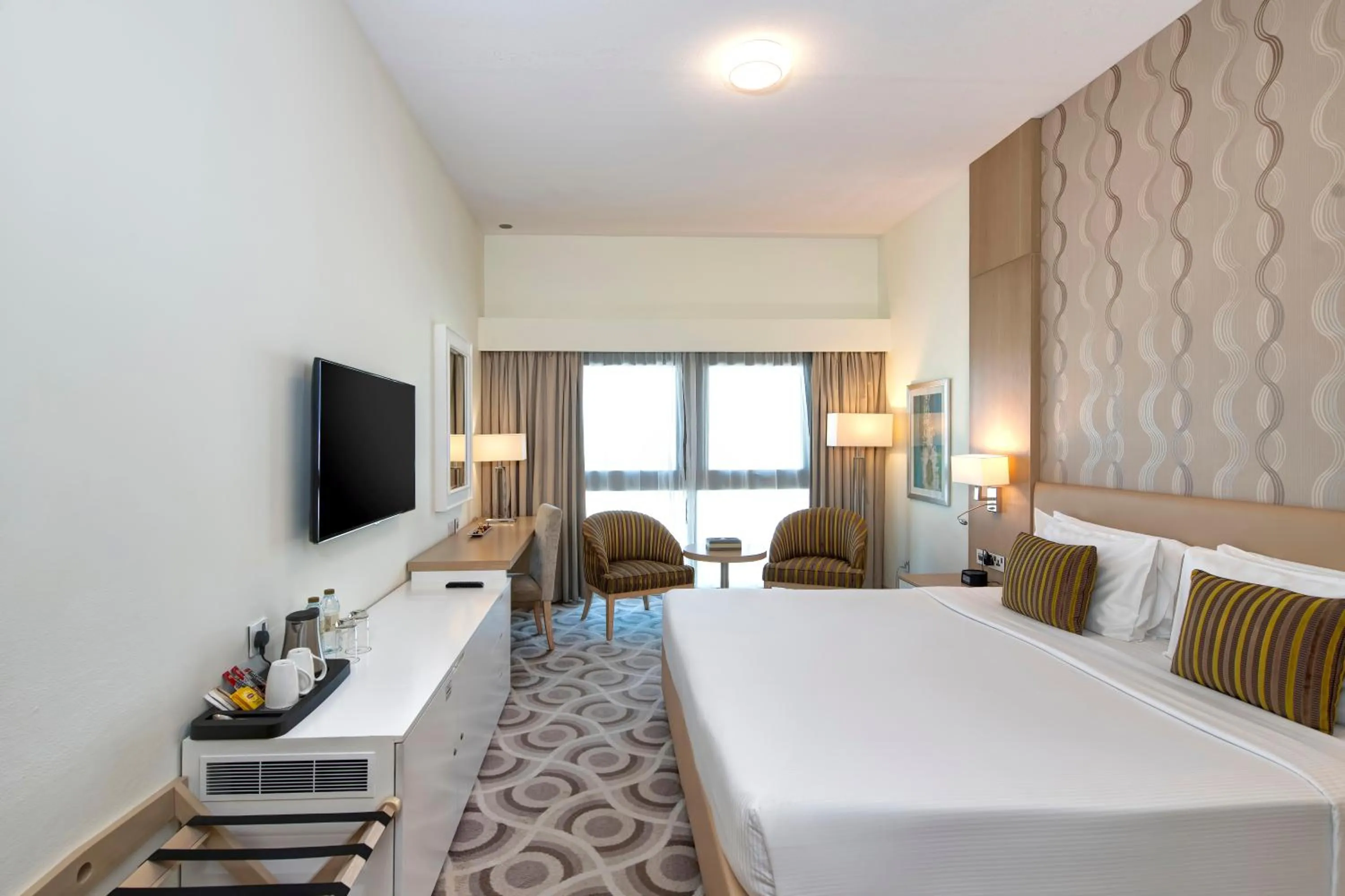 Bed in Metropolitan Hotel Dubai