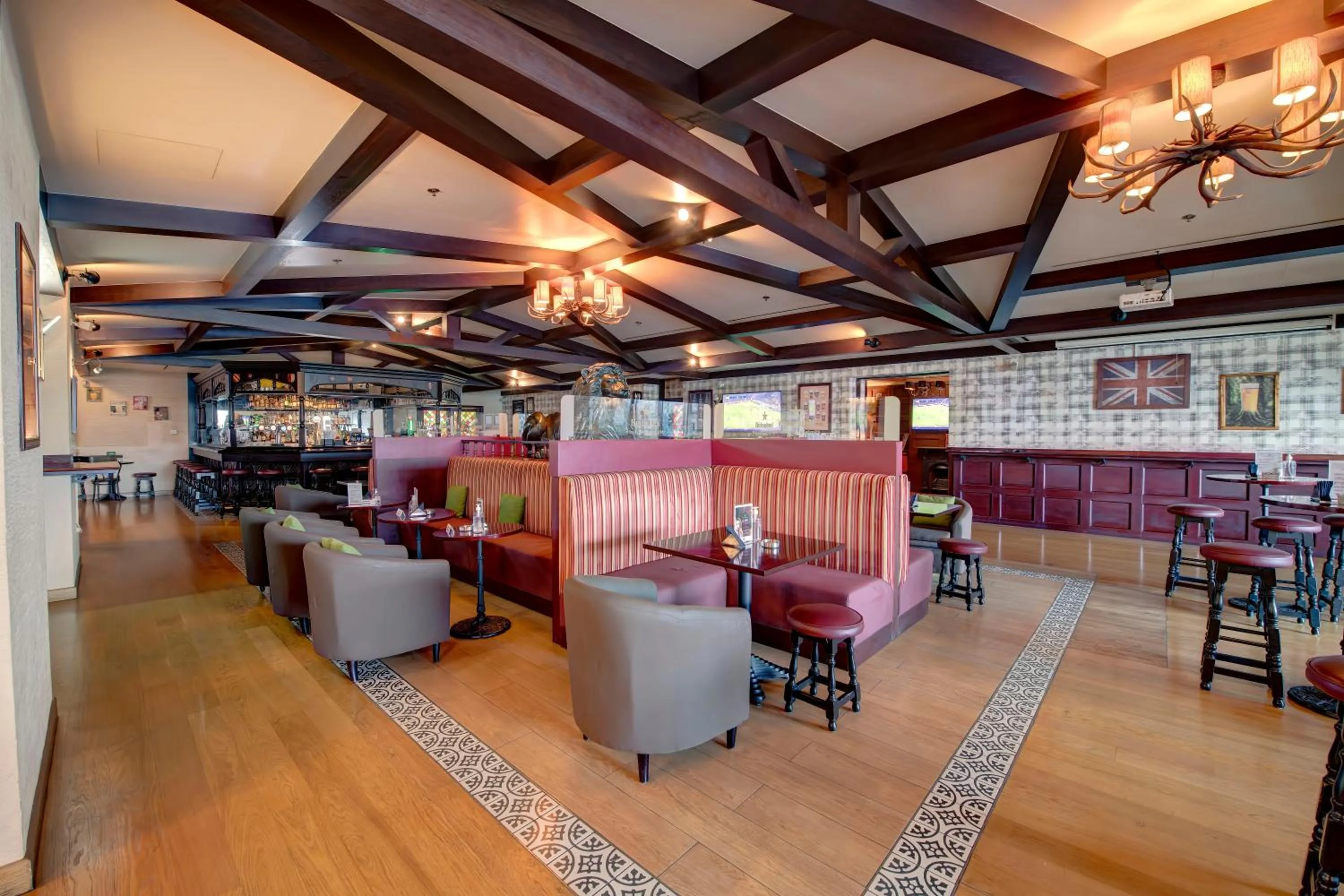 Restaurant/places to eat in Metropolitan Hotel Dubai